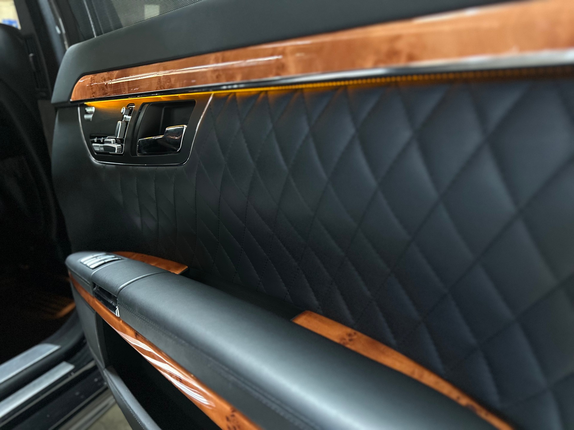 MERCEDES-BENZ S 65 AMG L Automatic-image-11