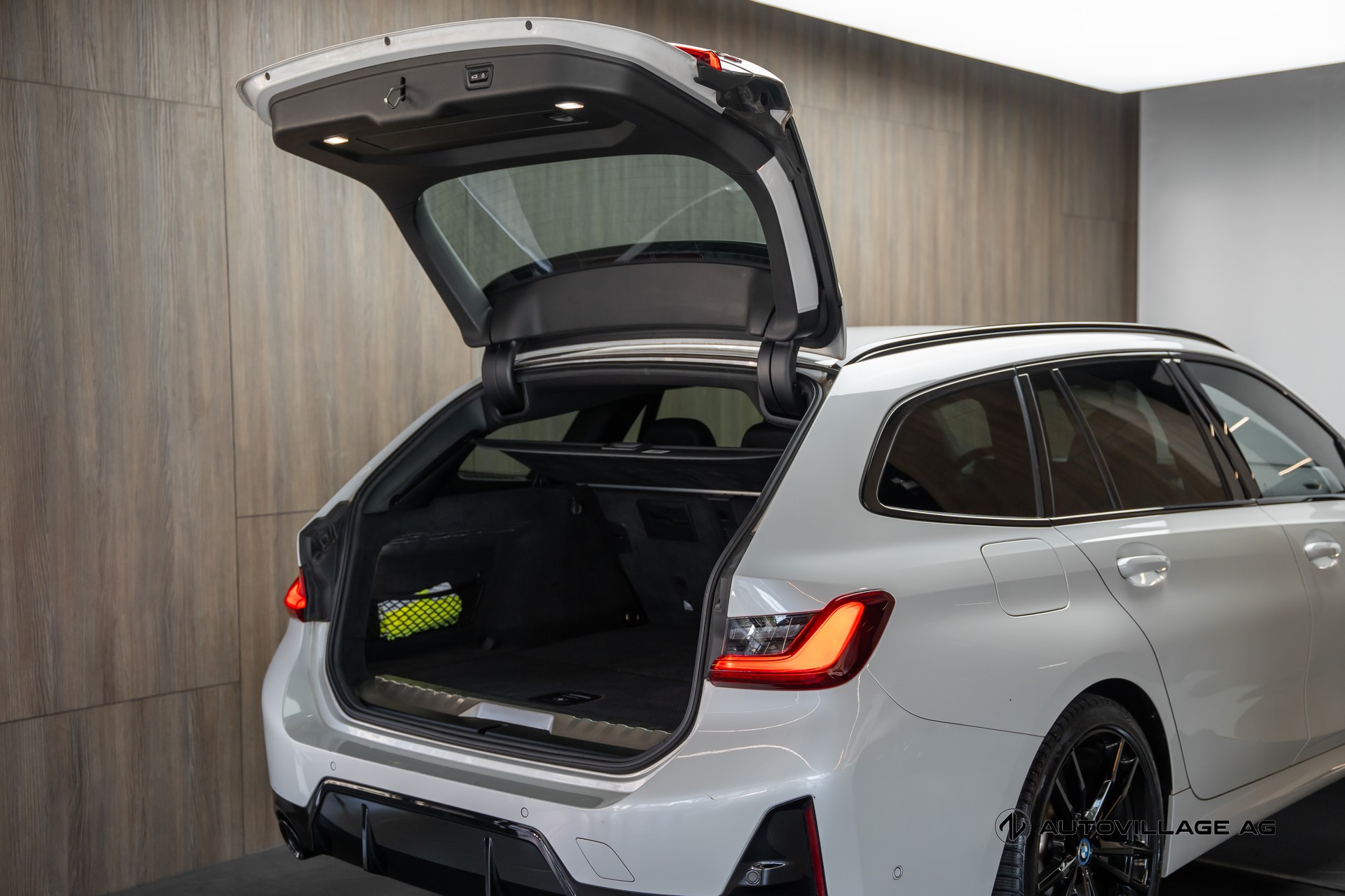 BMW 320e xDrive Touring Steptronic M Sport-image-30