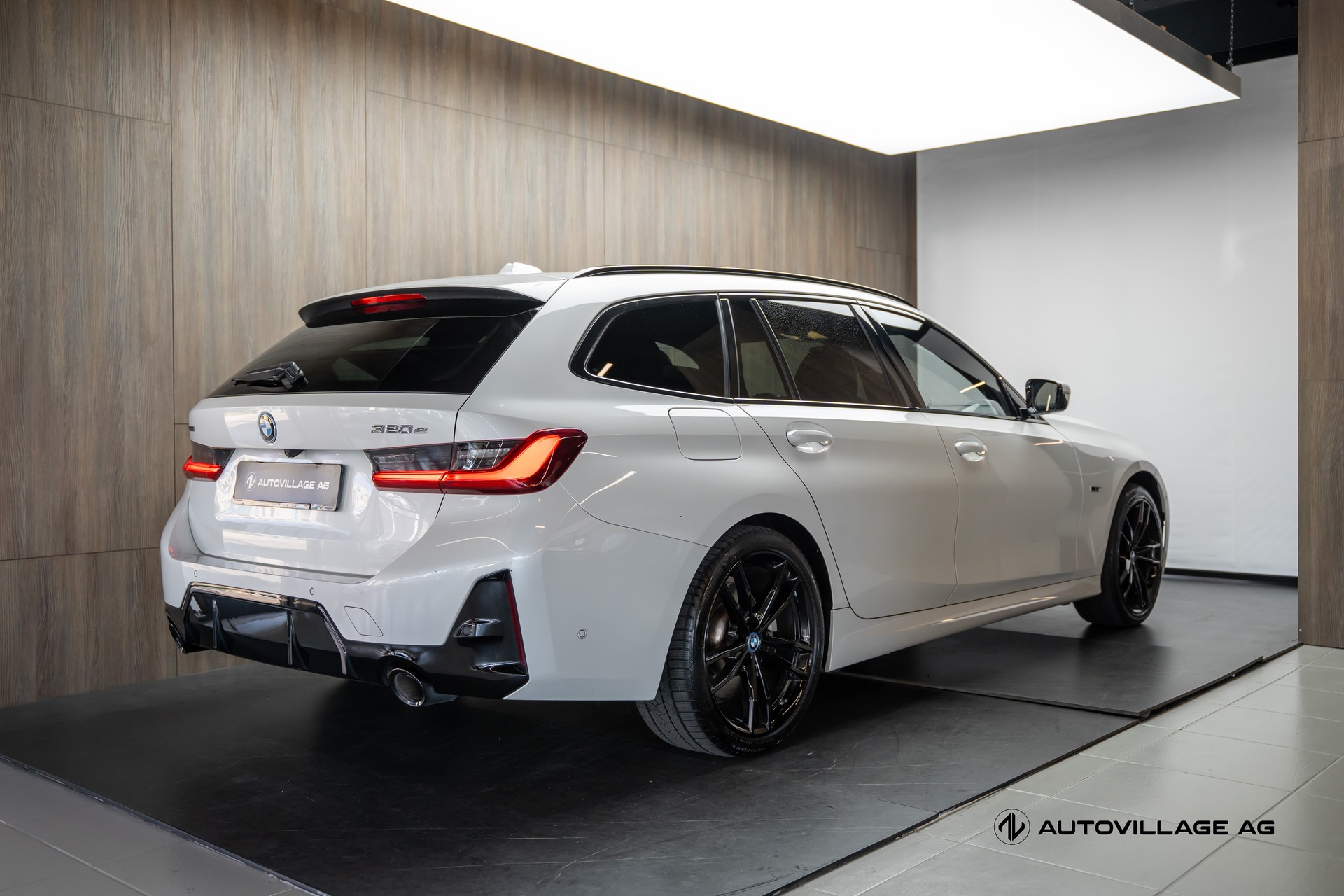 BMW 320e xDrive Touring Steptronic M Sport-image-25