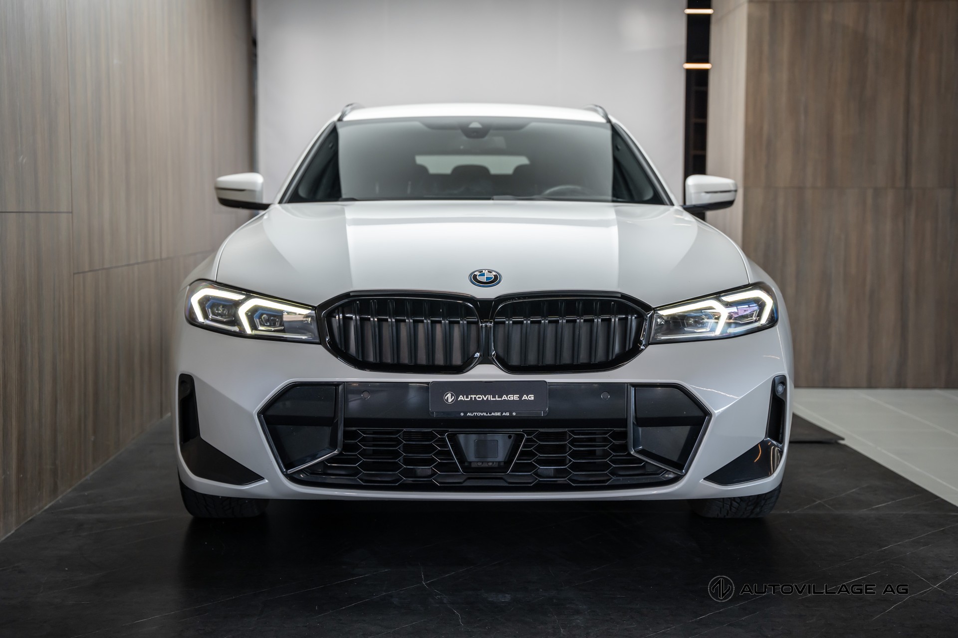 BMW 320e xDrive Touring Steptronic M Sport-image-2