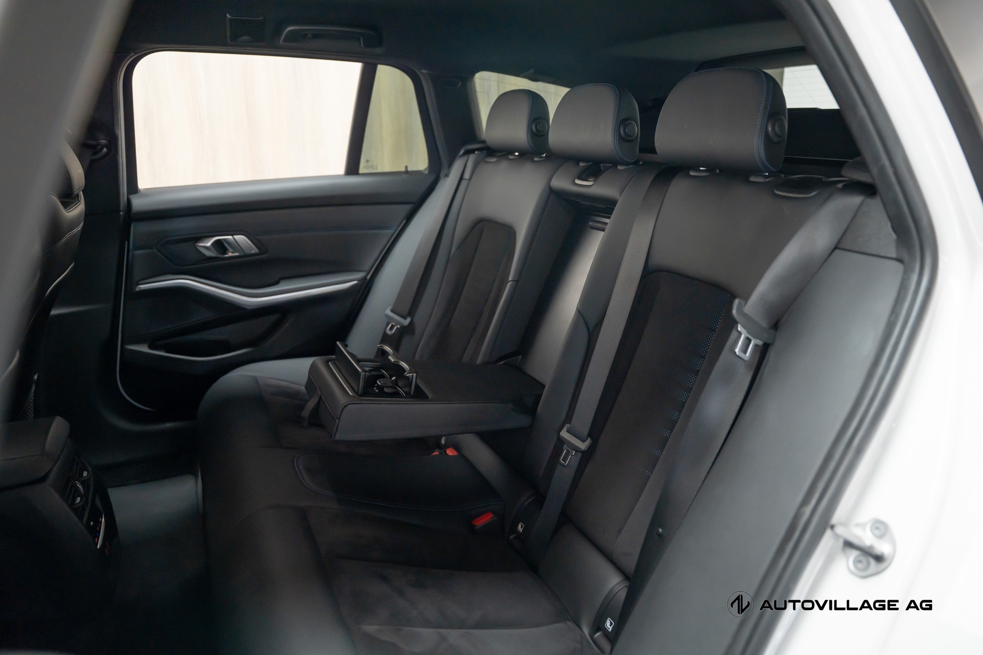 BMW 320e xDrive Touring Steptronic M Sport-image-10