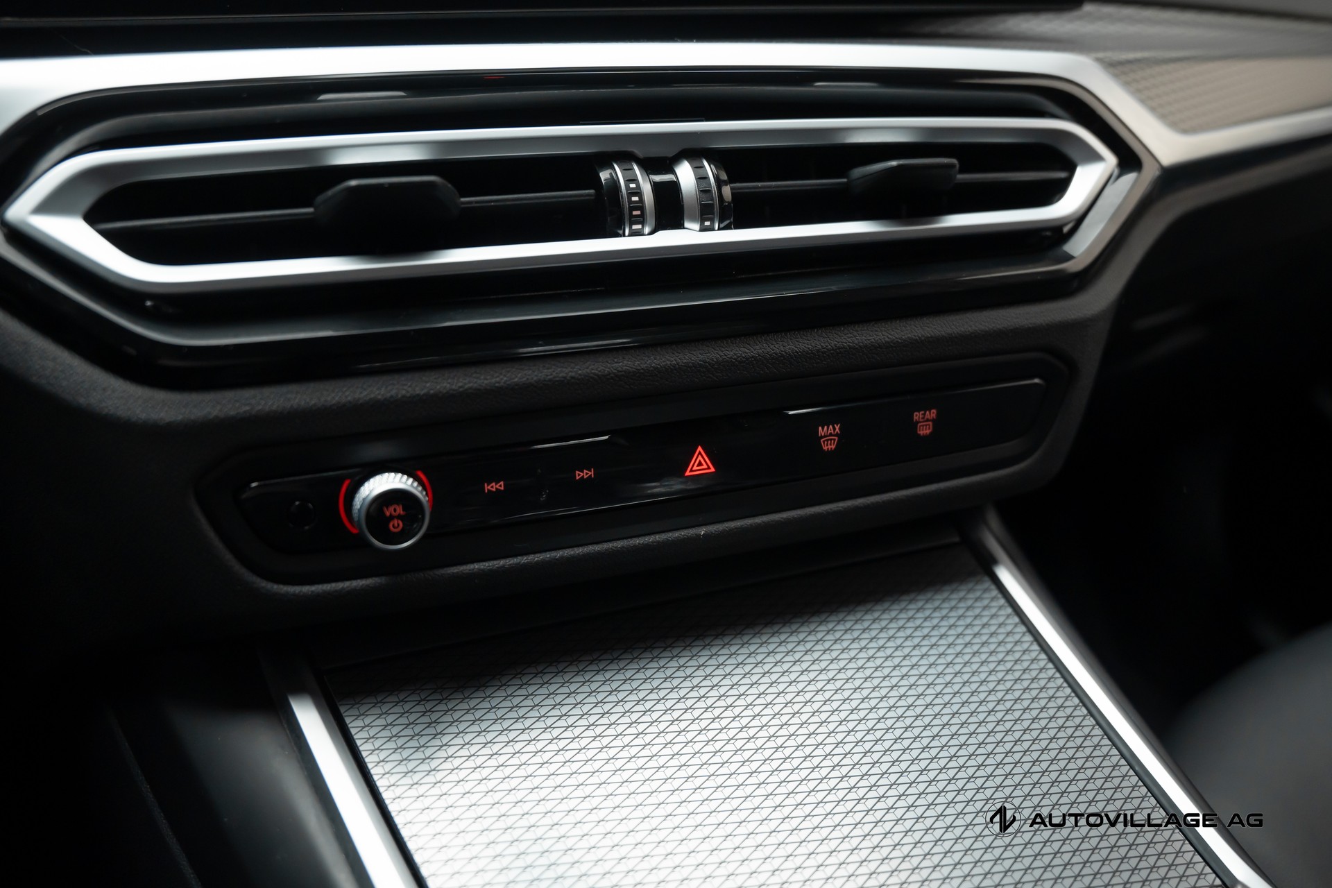 BMW 320e xDrive Touring Steptronic M Sport-image-17