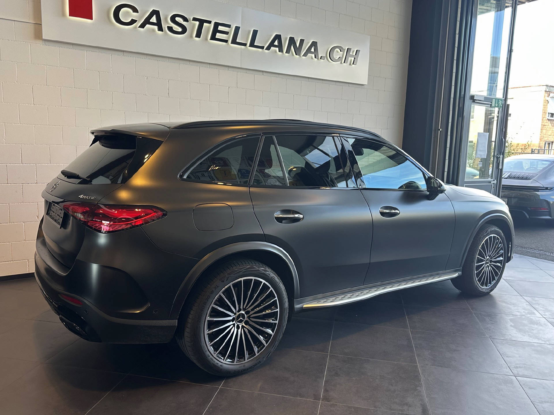 MERCEDES-BENZ GLC 400 e AMG Line 4matic-image-2