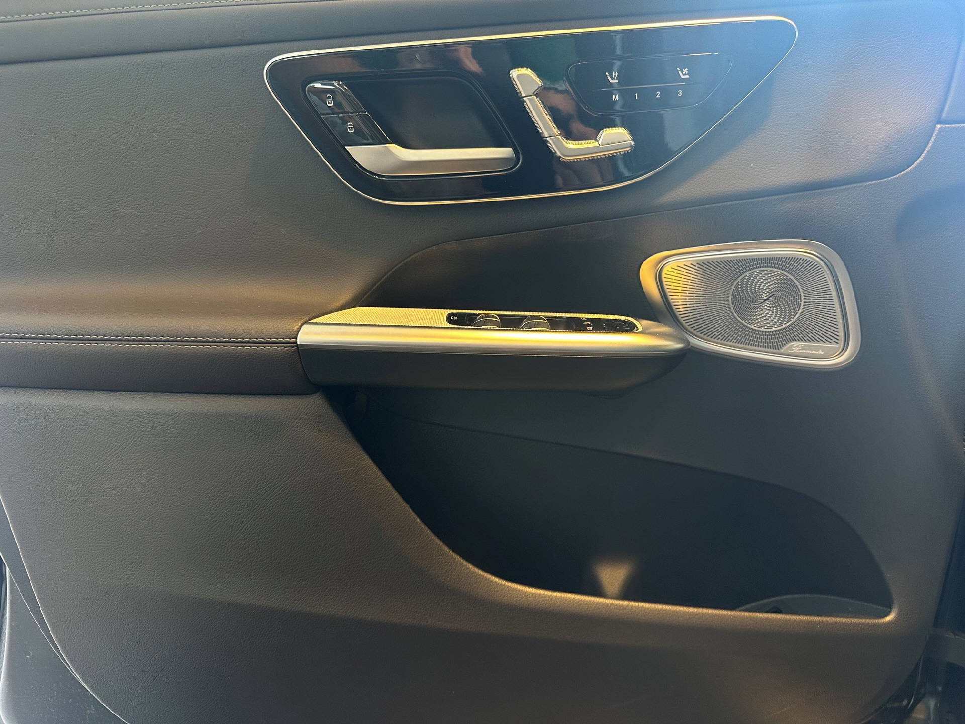 MERCEDES-BENZ GLC 400 e AMG Line 4matic-image-13