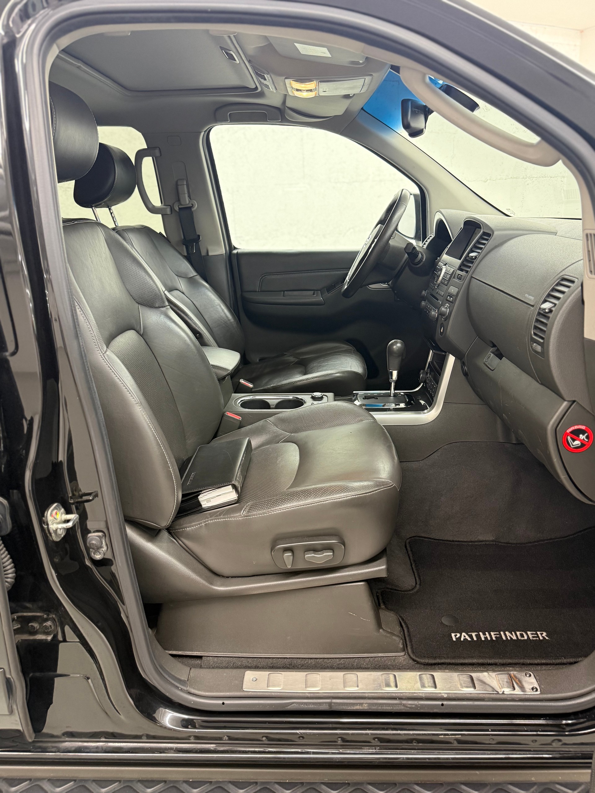 NISSAN Pathfinder 3.0 dCi LE Automatic-image-17