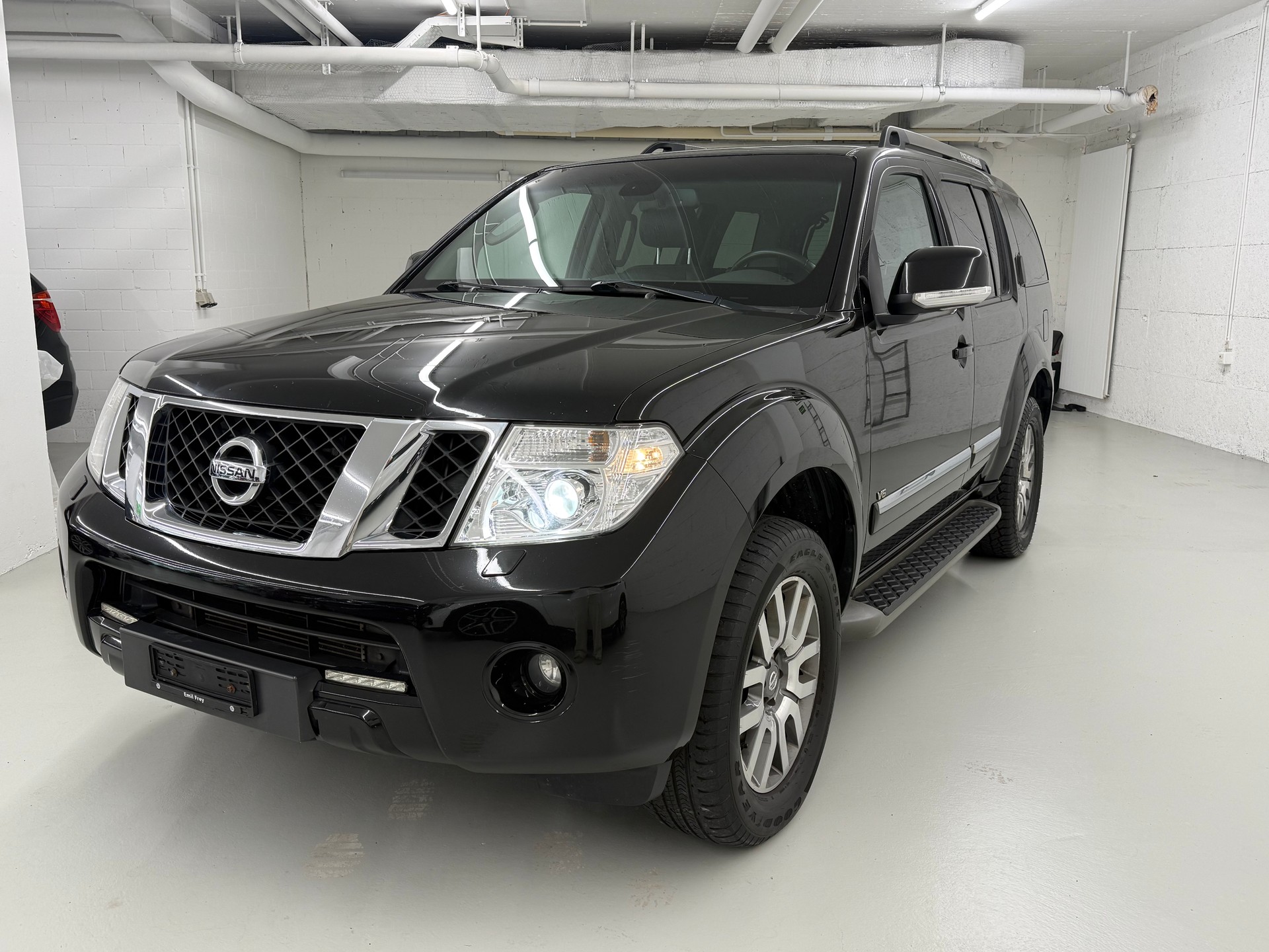NISSAN Pathfinder 3.0 dCi LE Automatic-image-2