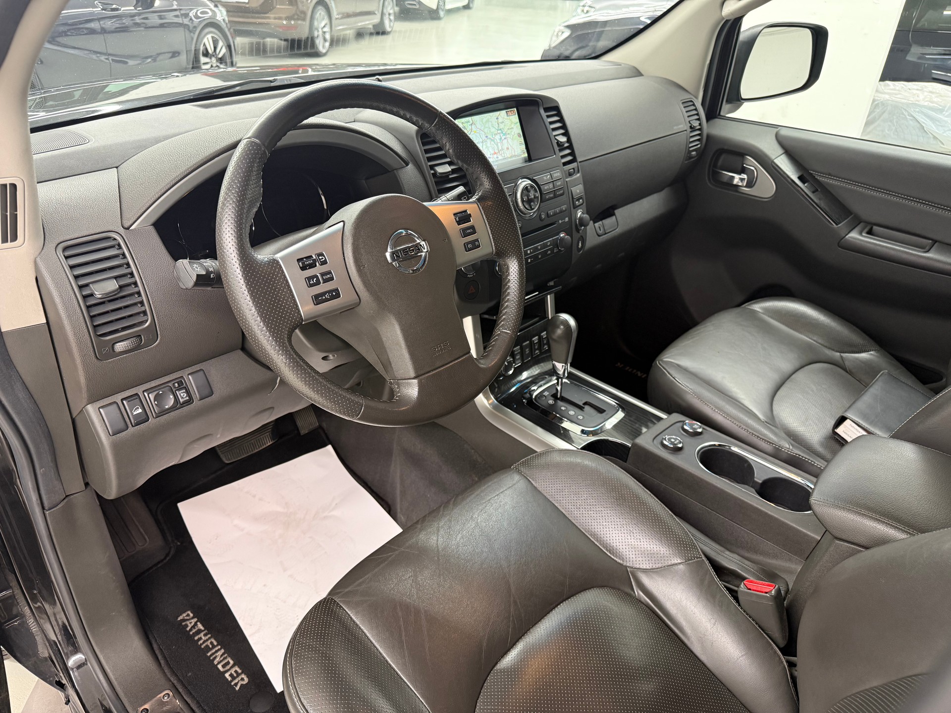 NISSAN Pathfinder 3.0 dCi LE Automatic-image-10