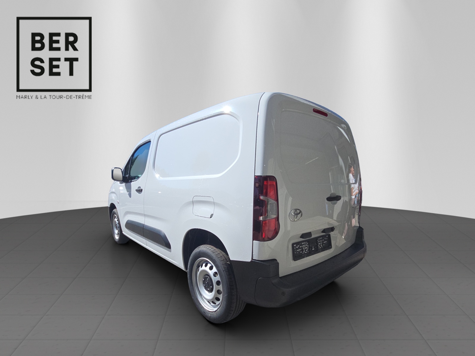 TOYOTA PROACE CITY Van L1 1.5 D Active-image-2