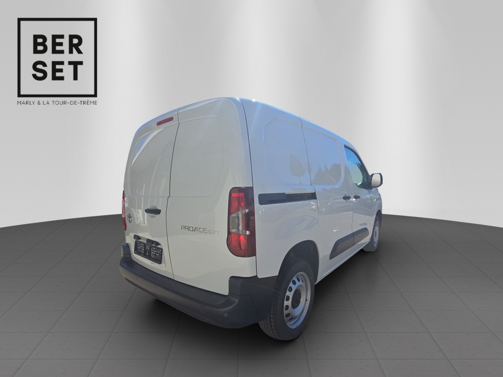 TOYOTA PROACE CITY Van L1 1.5 D Active-image-4