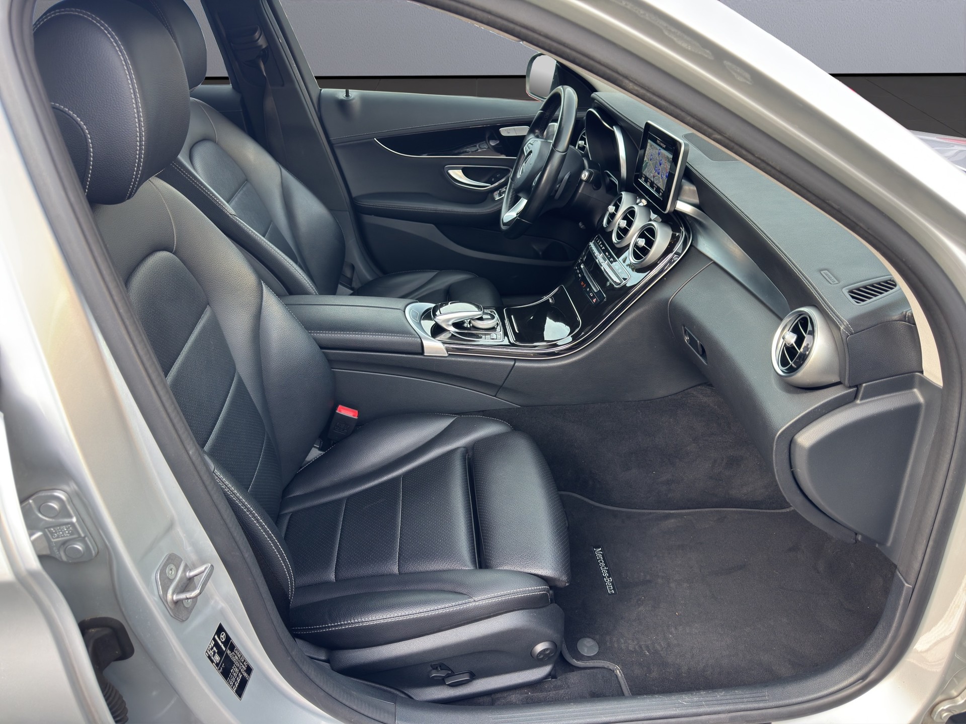 MERCEDES-BENZ C 250 d AMG Line 4Matic 9G-Tronic-image-14