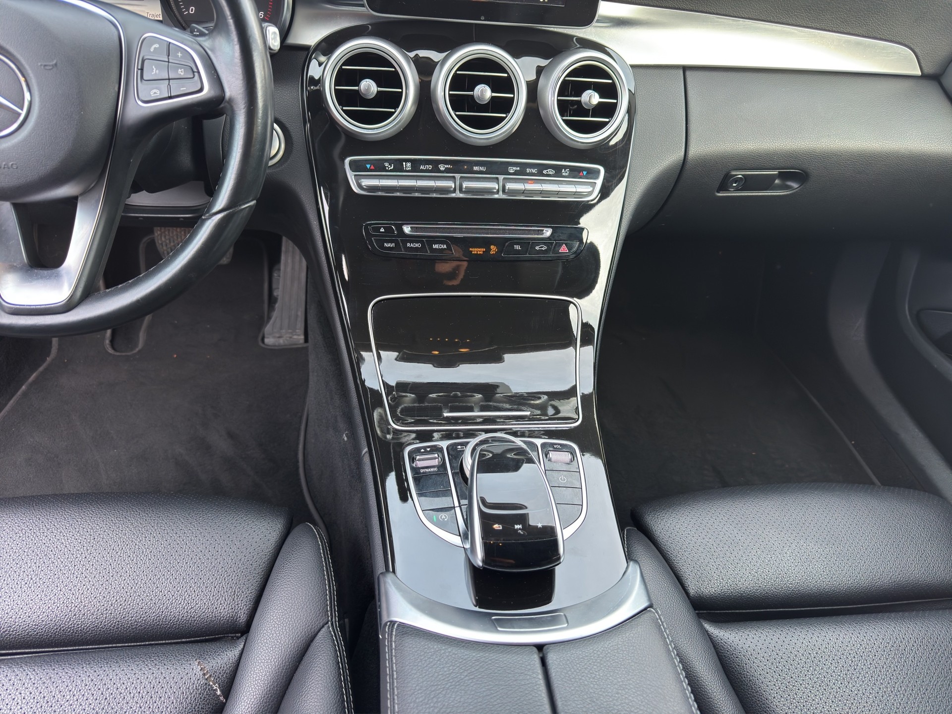 MERCEDES-BENZ C 250 d AMG Line 4Matic 9G-Tronic-image-12