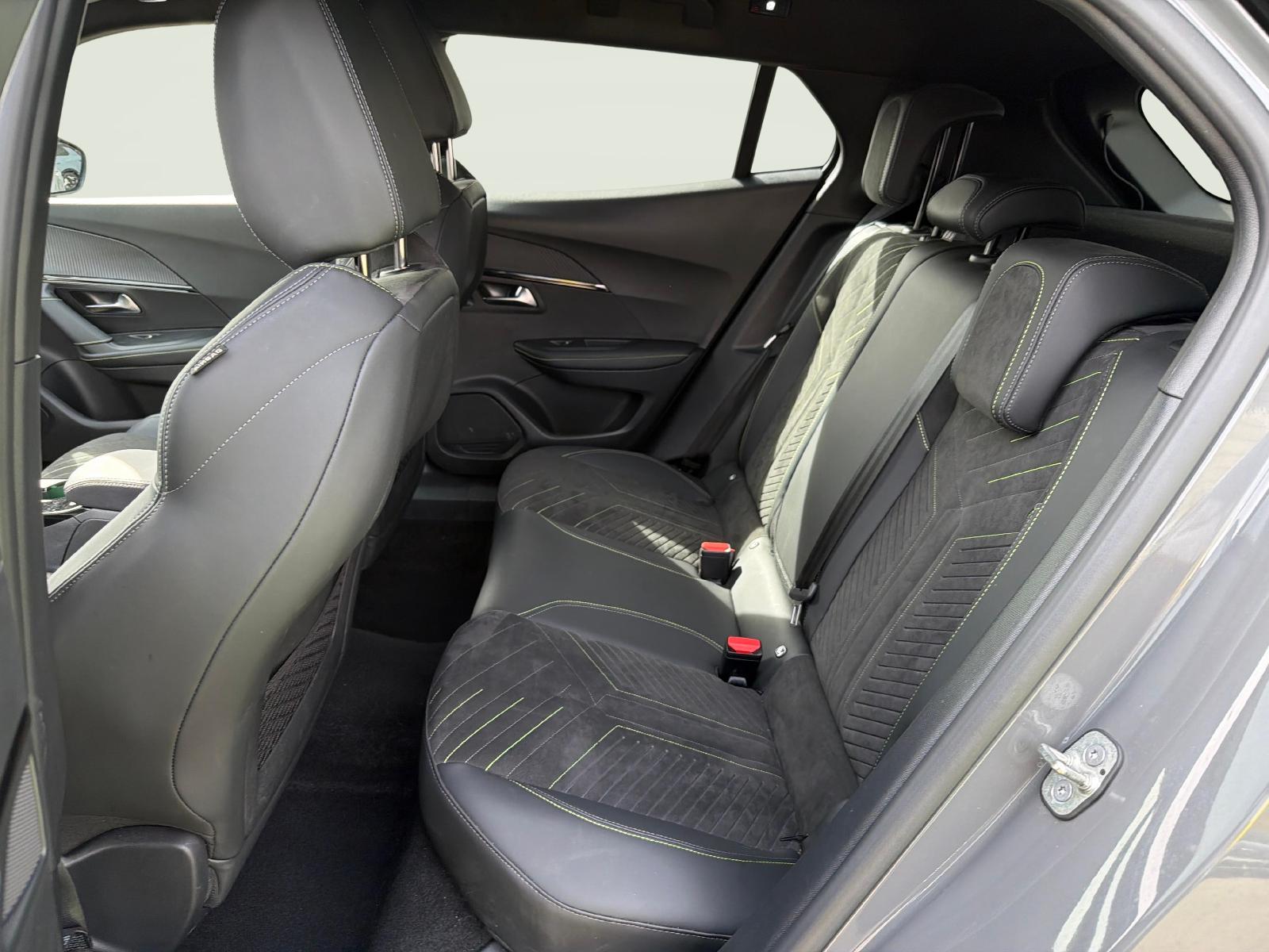PEUGEOT 2008 1.2 PureTech 130 GT-image-8