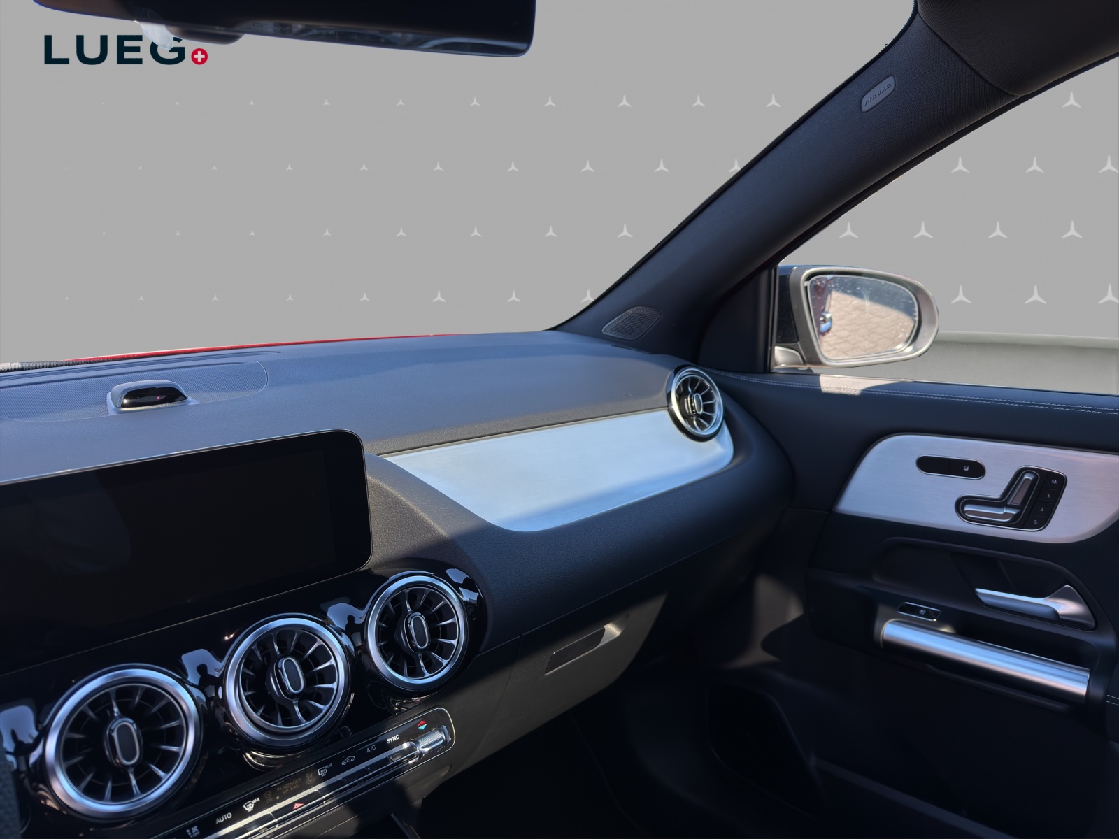MERCEDES-BENZ GLA 200 7G-DCT-image-10