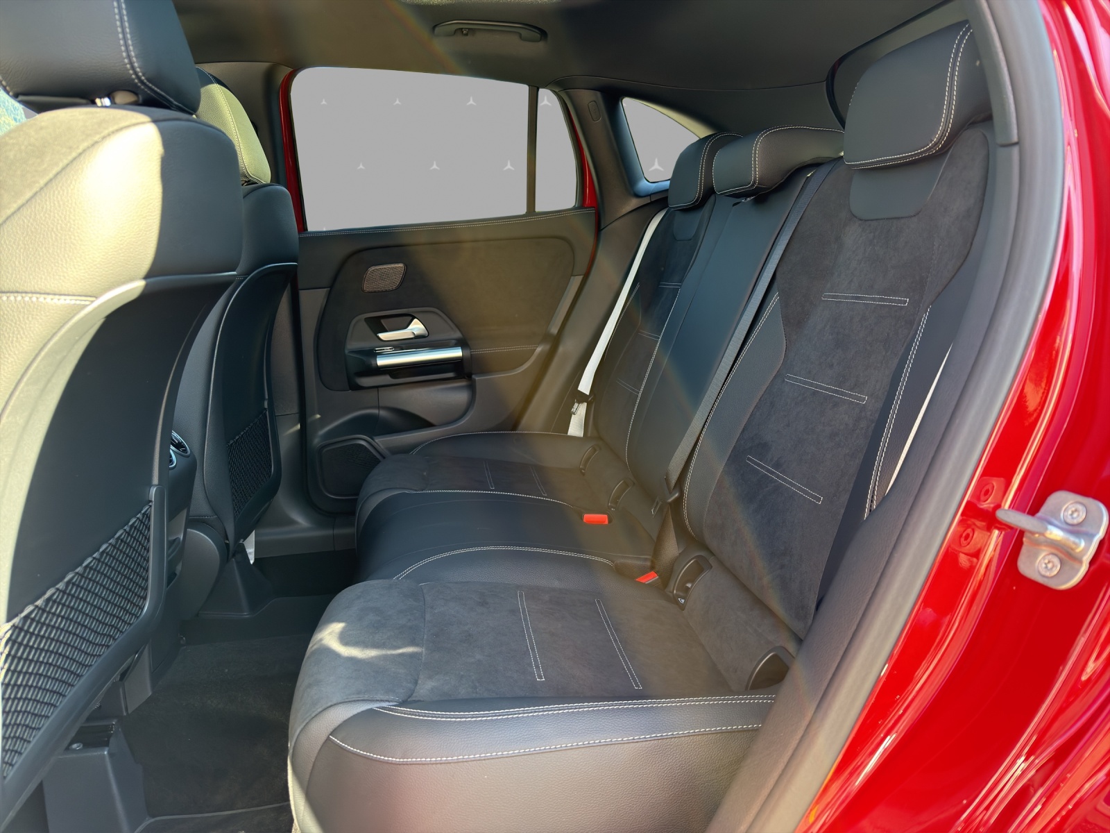 MERCEDES-BENZ GLA 200 7G-DCT-image-11