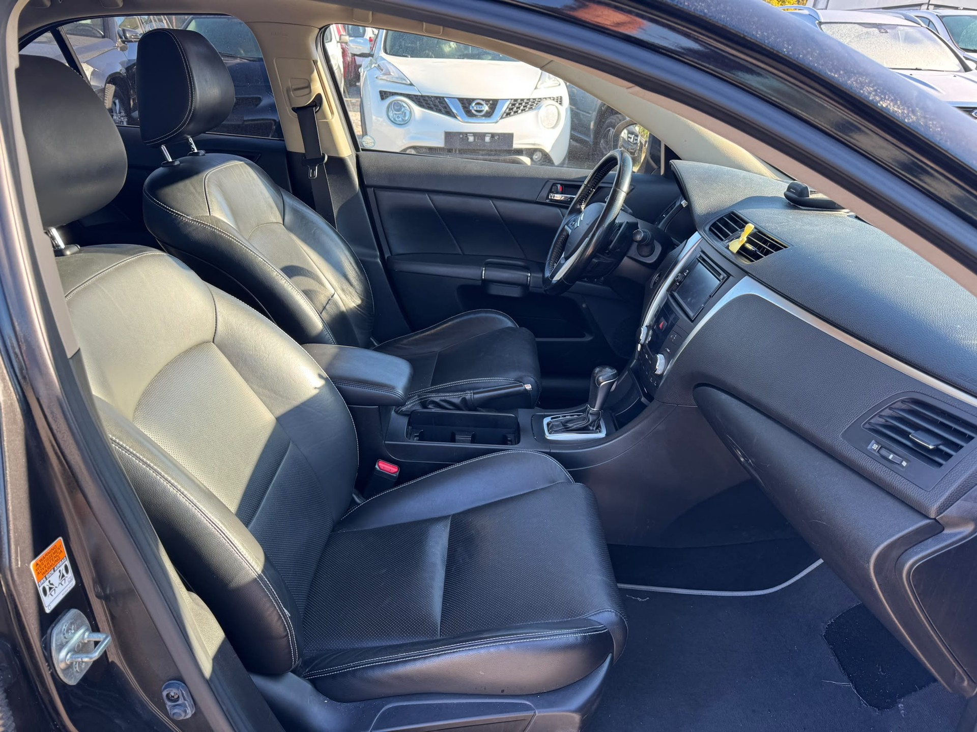 SUZUKI Kizashi 2.4 Sergio Cellano 4WD CVT-image-8