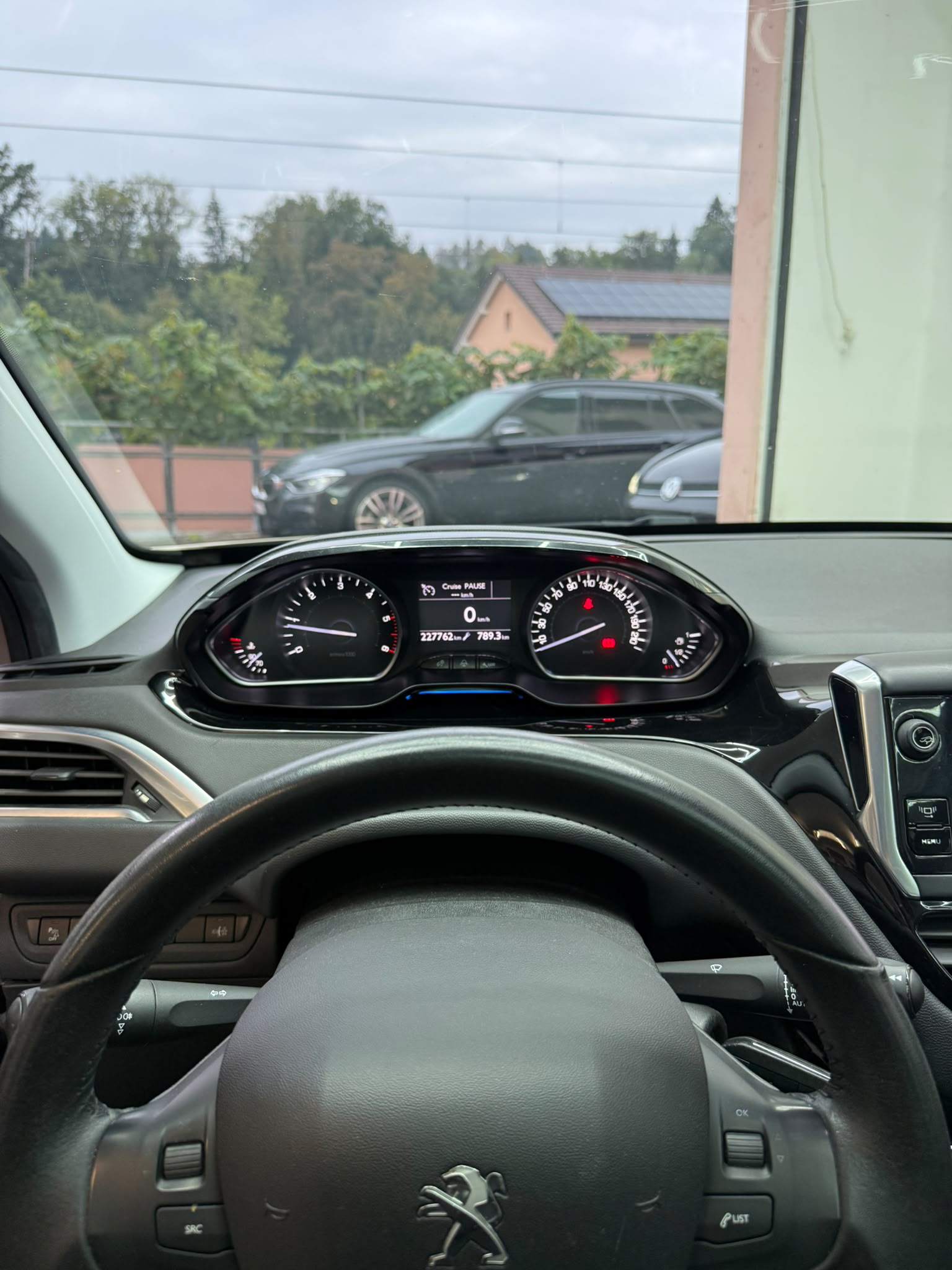 PEUGEOT 208 1.6 e-HDI Active-image-8