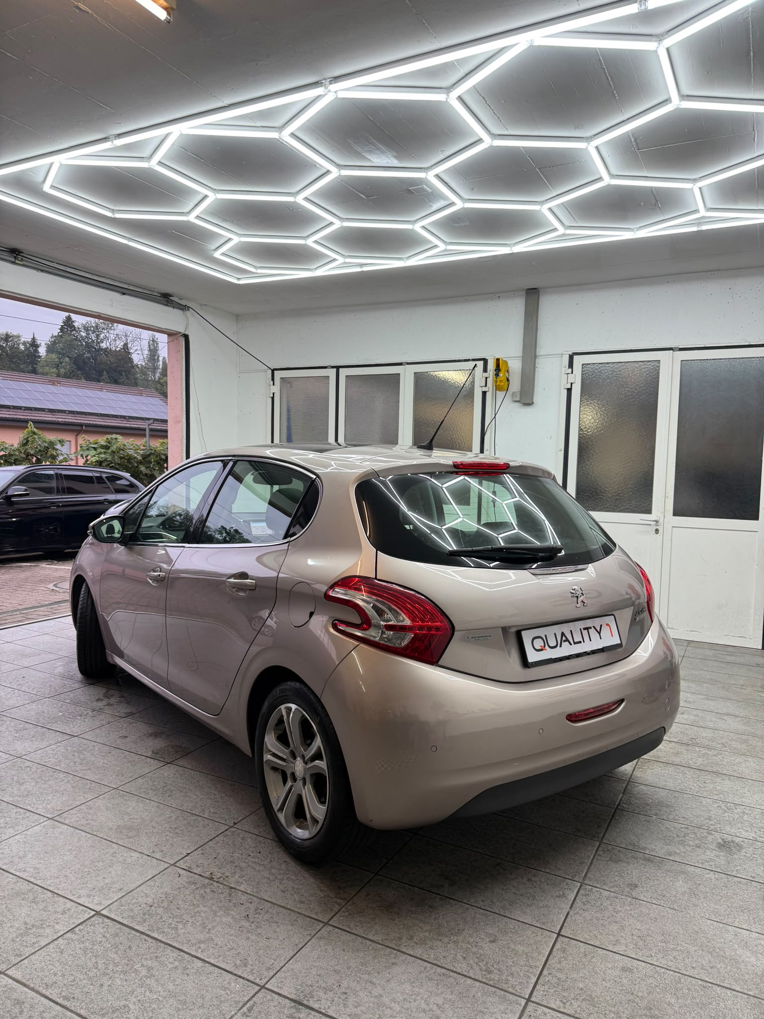 PEUGEOT 208 1.6 e-HDI Active-image-1