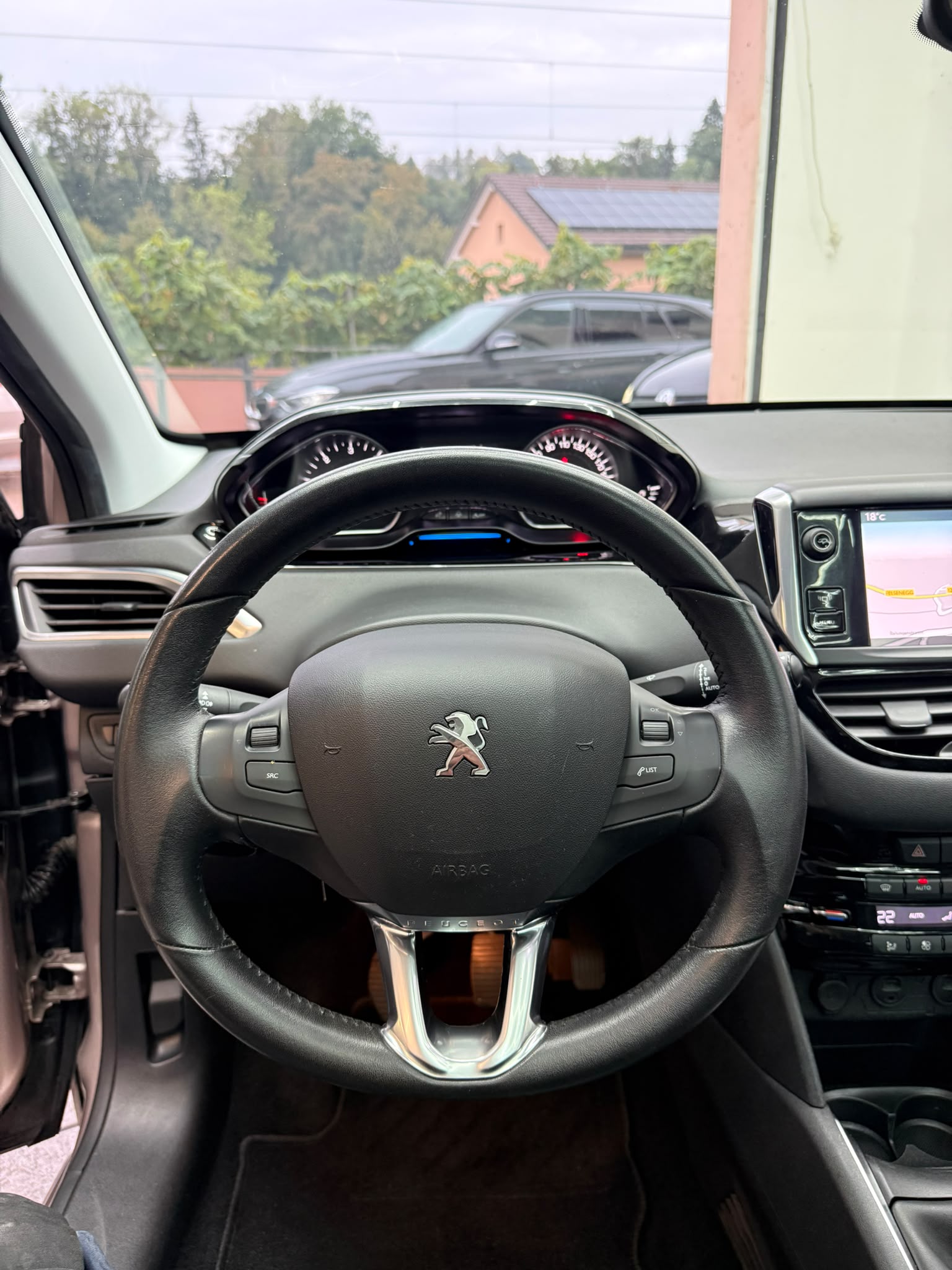 PEUGEOT 208 1.6 e-HDI Active-image-7