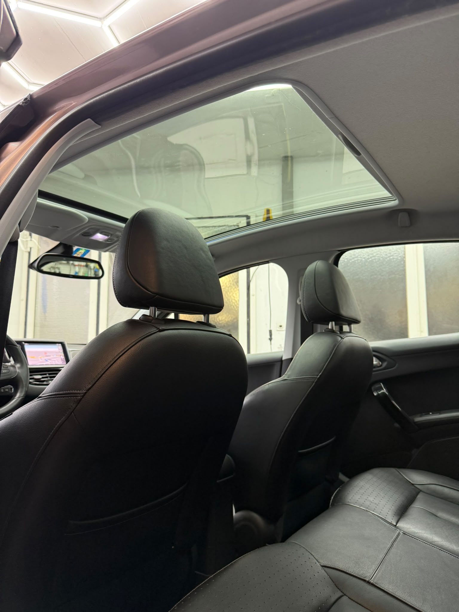 PEUGEOT 208 1.6 e-HDI Active-image-6