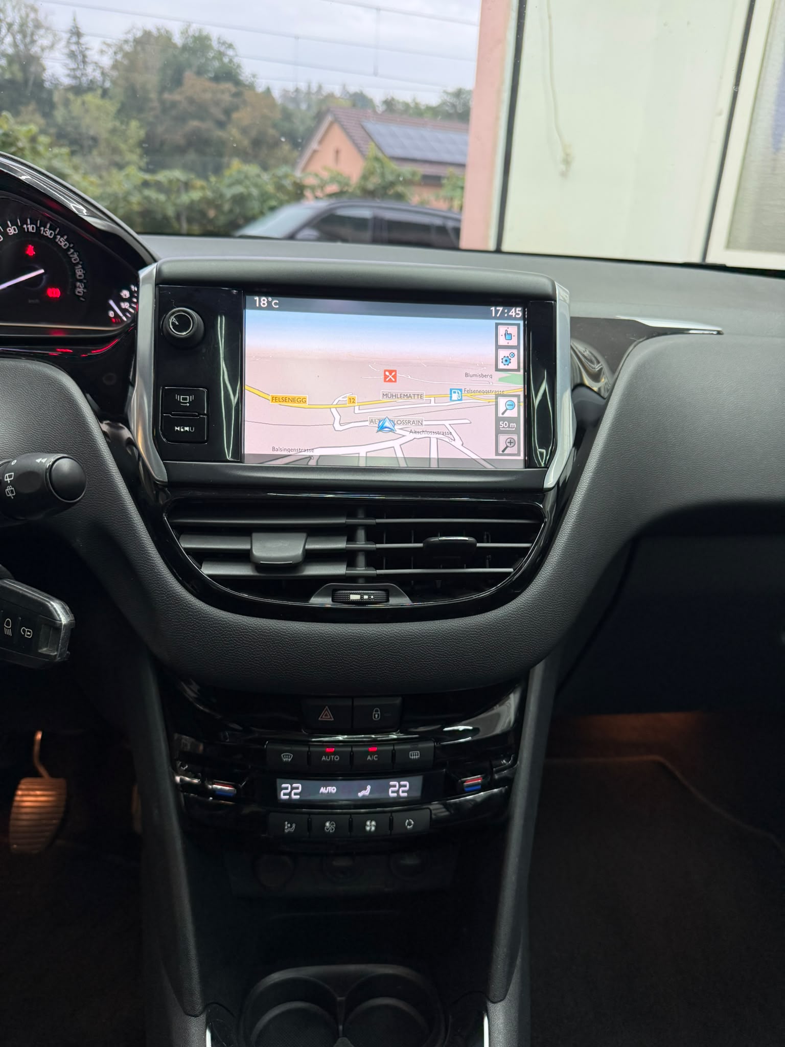 PEUGEOT 208 1.6 e-HDI Active-image-10