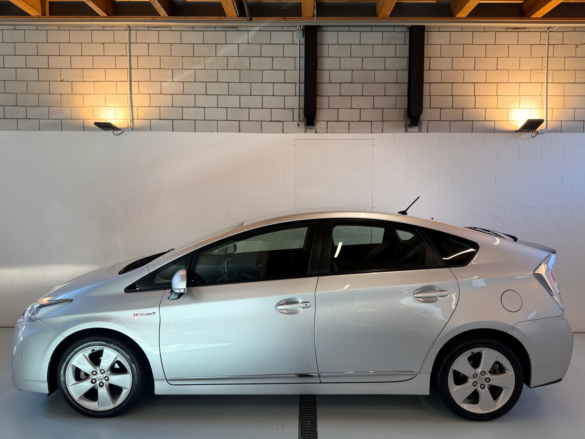 TOYOTA Prius 1.8 16V HSD Sol Premium-showroom-element-2