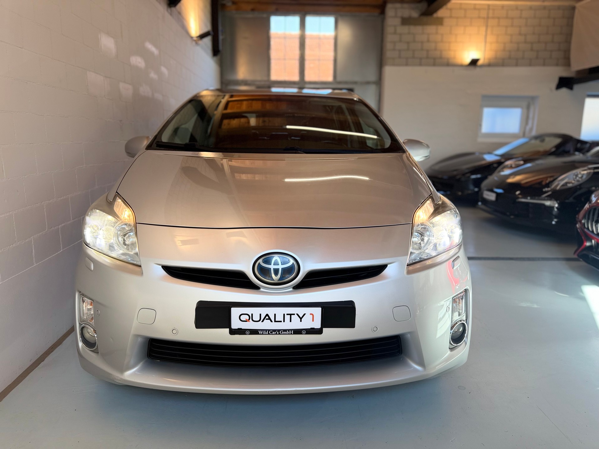 TOYOTA Prius 1.8 16V HSD Sol Premium-showroom-element-1