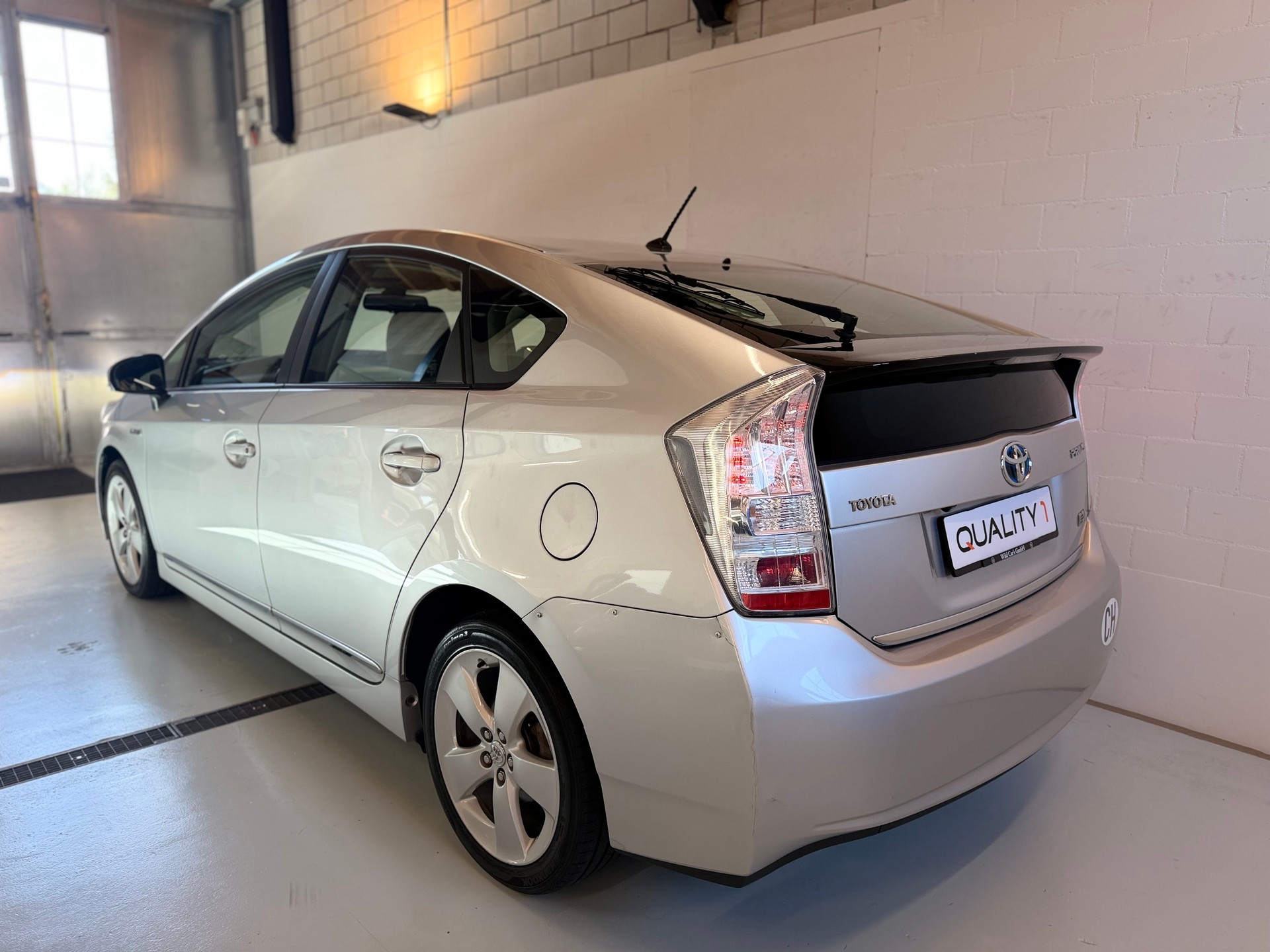 TOYOTA Prius 1.8 16V HSD Sol Premium-showroom-element-3