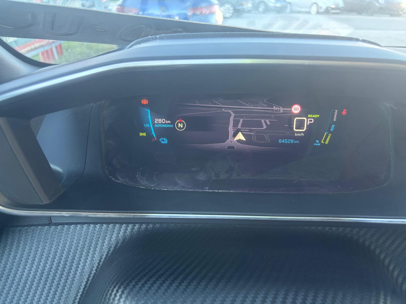 PEUGEOT 208 Elektrik GT-image-9