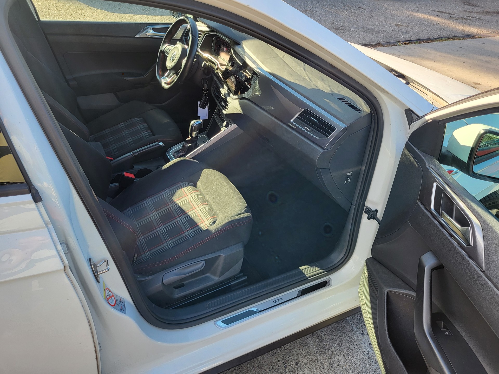 VW Polo 2.0 TSI GTI DSG-image-7