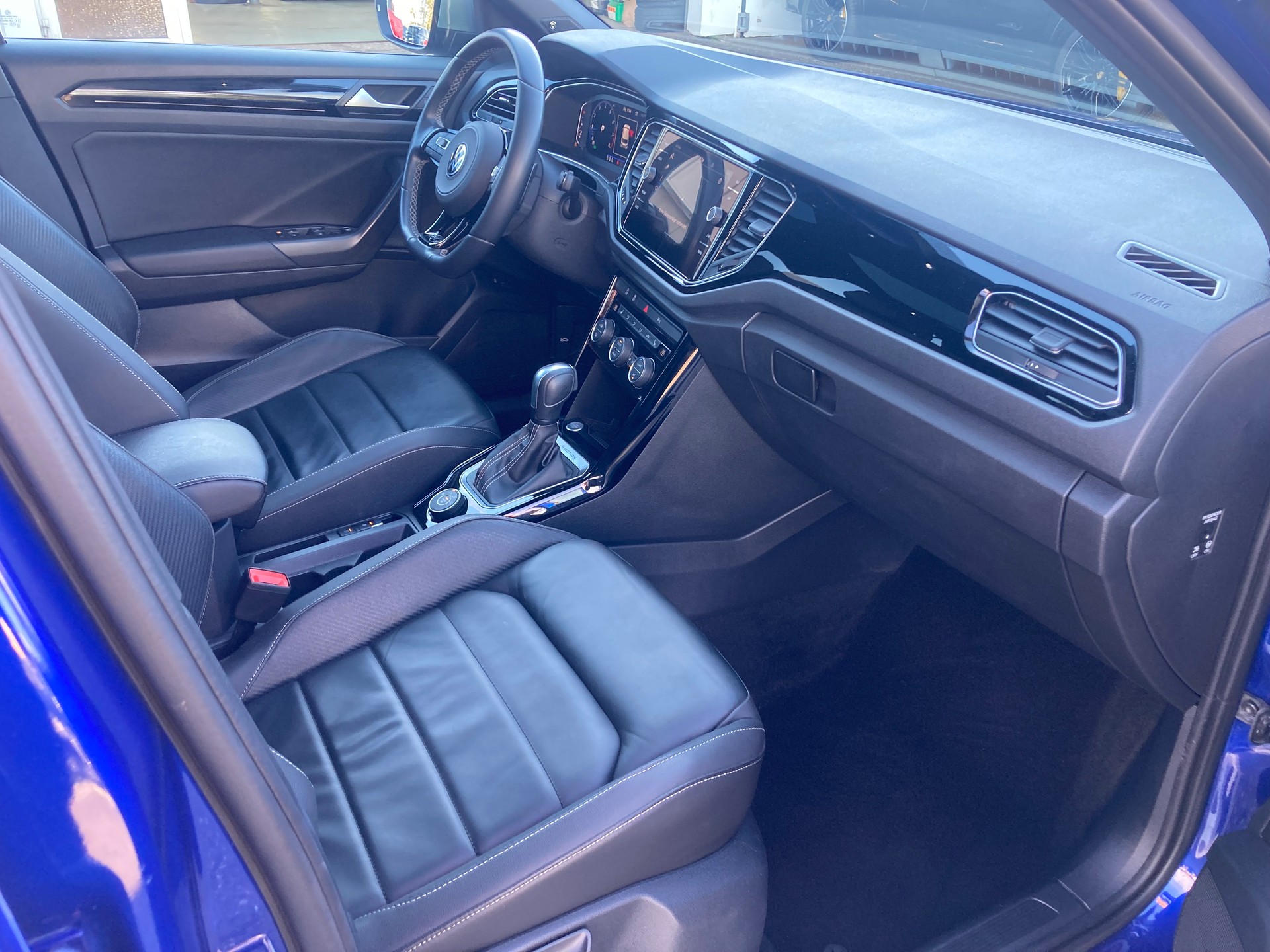 VW T-Roc 2.0 TSI R DSG 4Motion-image-9