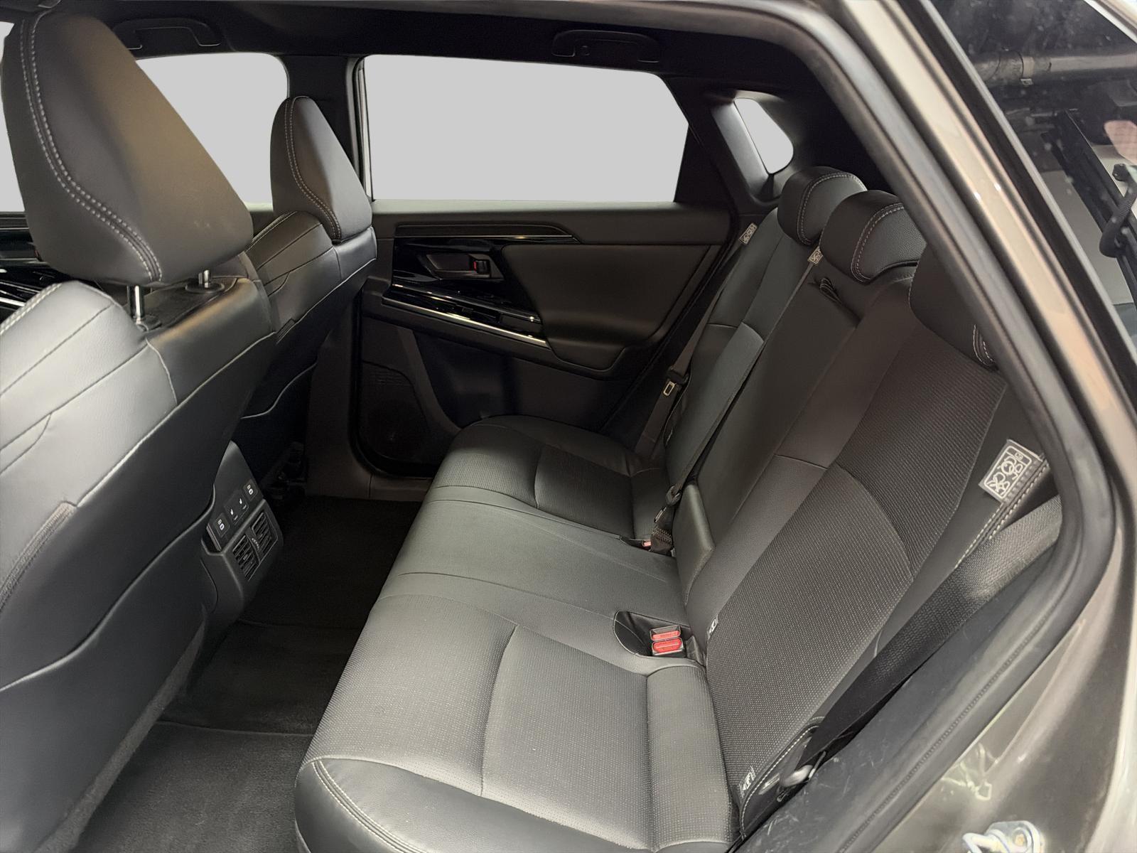 TOYOTA bZ4X Premium 71,4 kWh 4WD-image-7