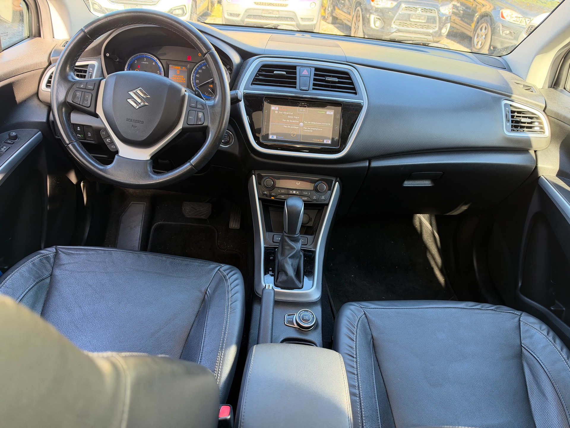 SUZUKI SX4 S-Cross 1.6 TD Compact Top 4WD-image-9