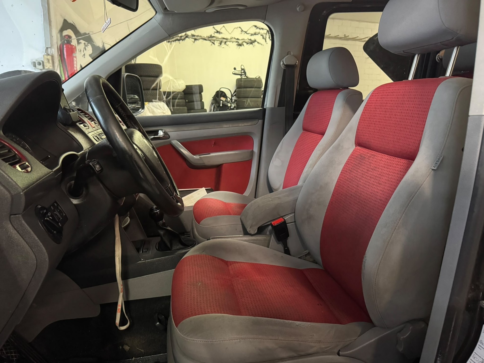 VW Caddy 1.9TDI PD 4Motion-image-10