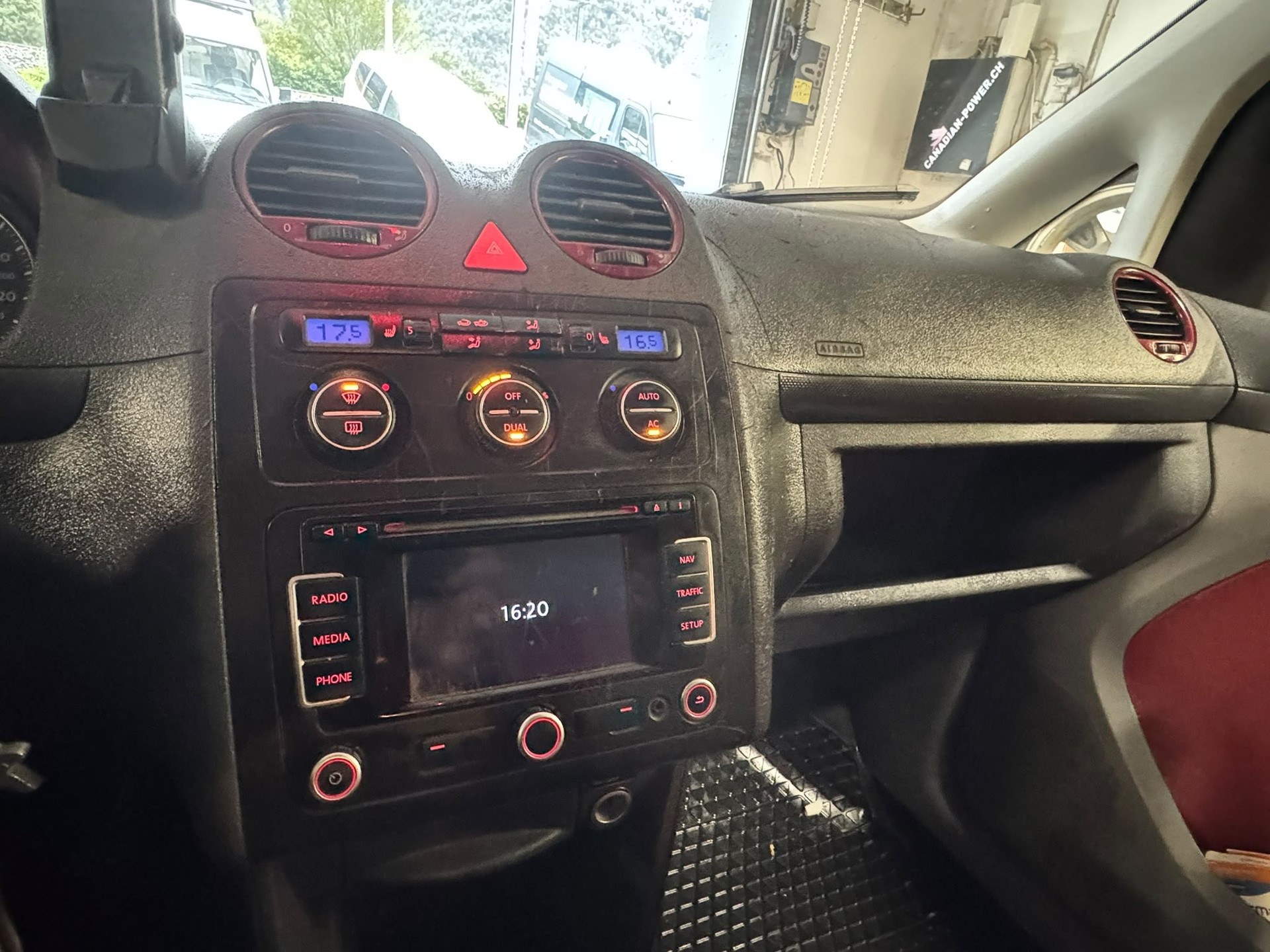 VW Caddy 1.9TDI PD 4Motion-image-9