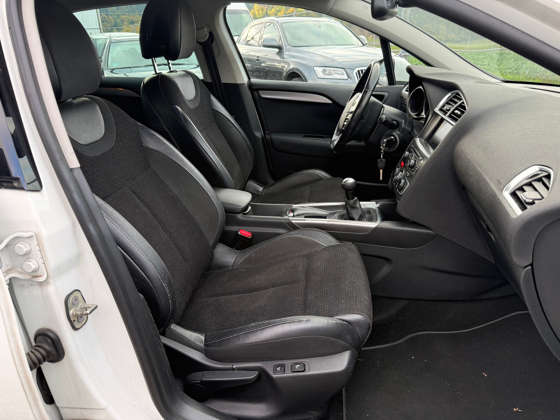CITROEN C4 Berline 1.6 VTi Exclusive-image-12