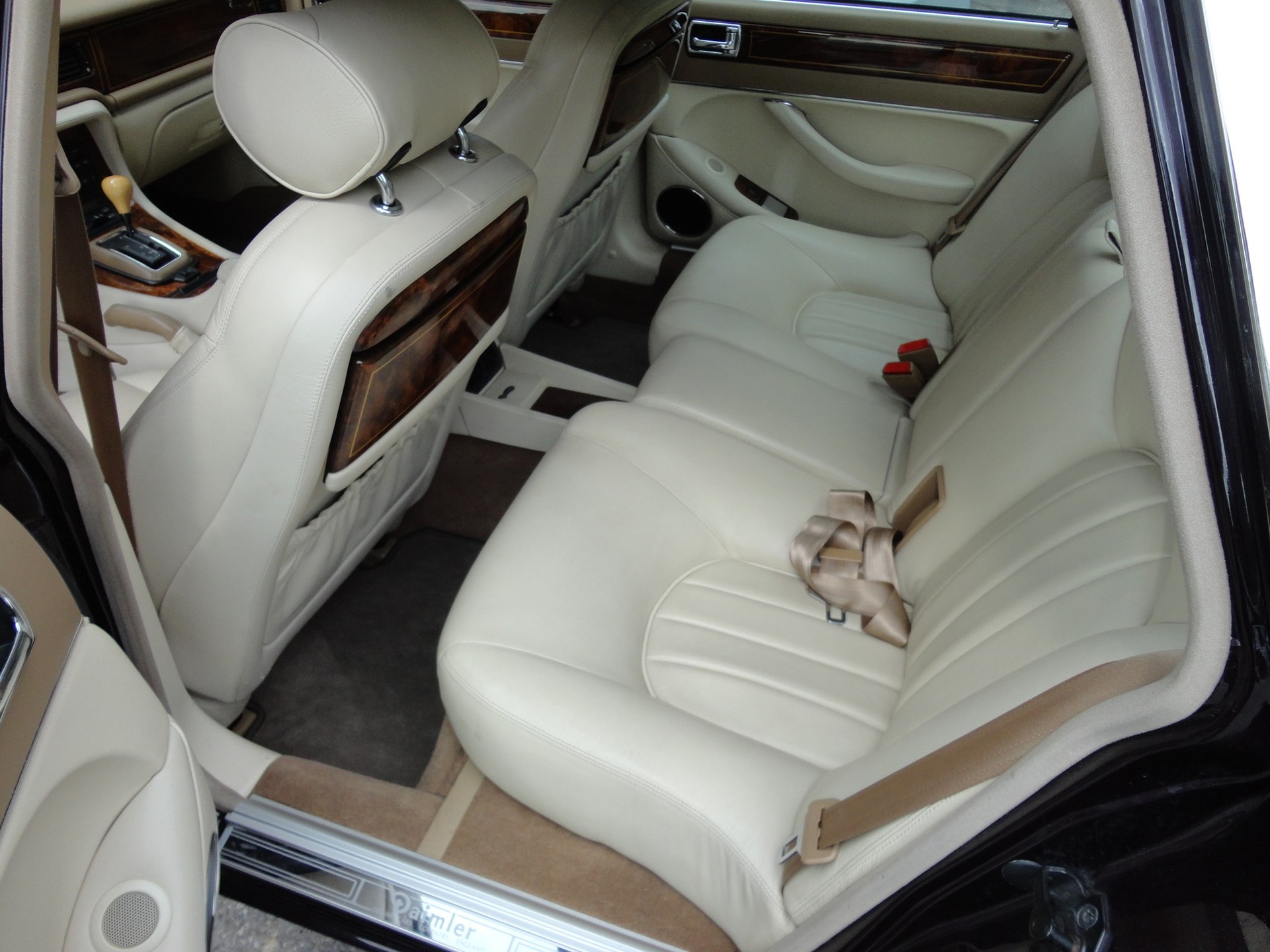 DAIMLER 4.0 Six-image-7