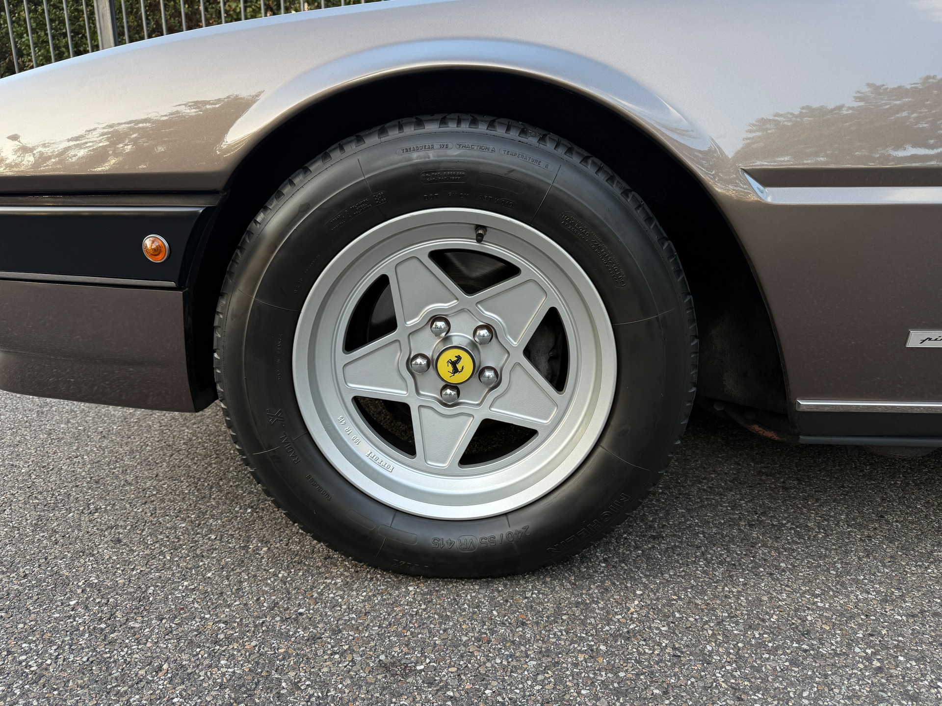 FERRARI 400 Automatic-showroom-element-3