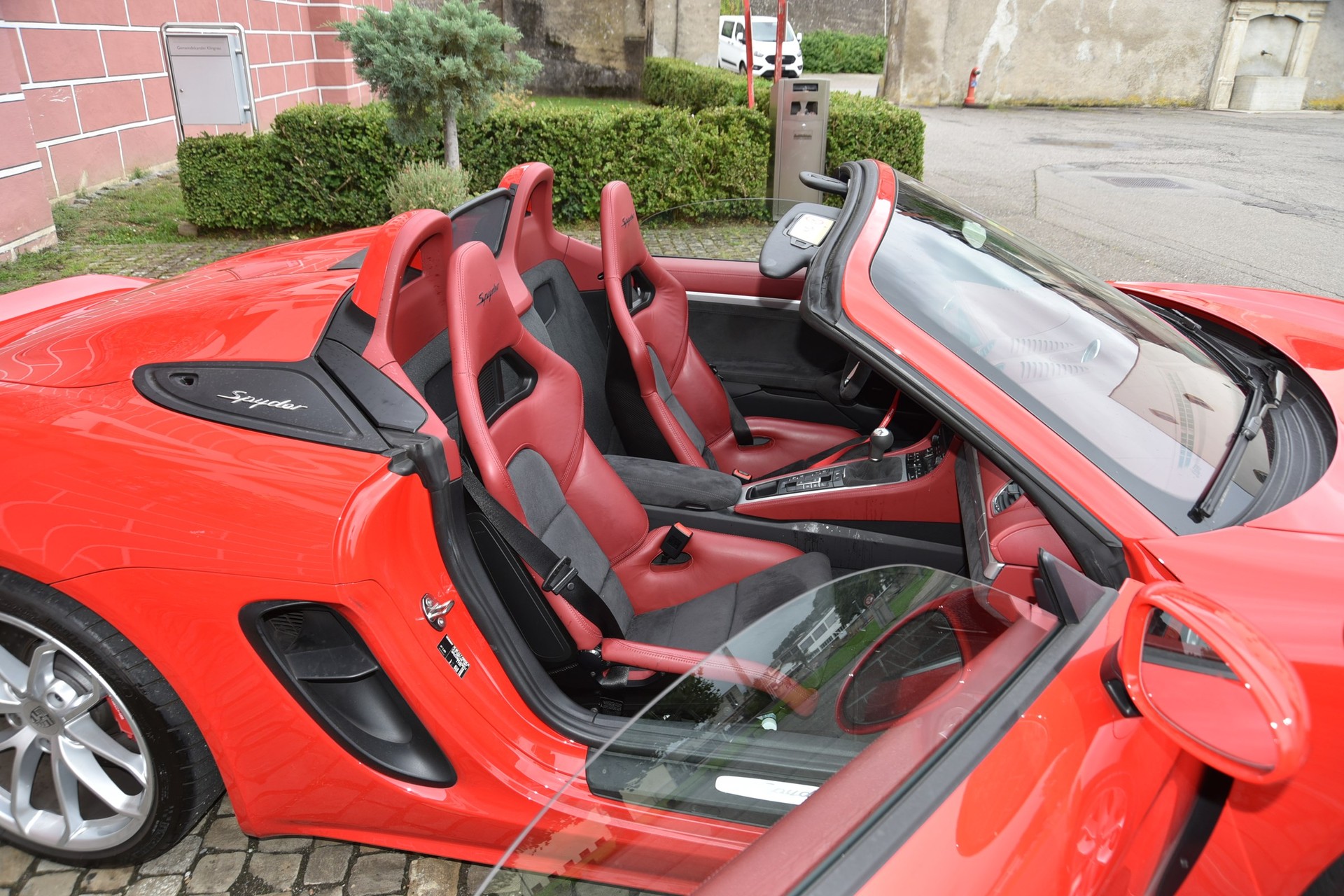 PORSCHE 718 Boxster Spyder-image-15
