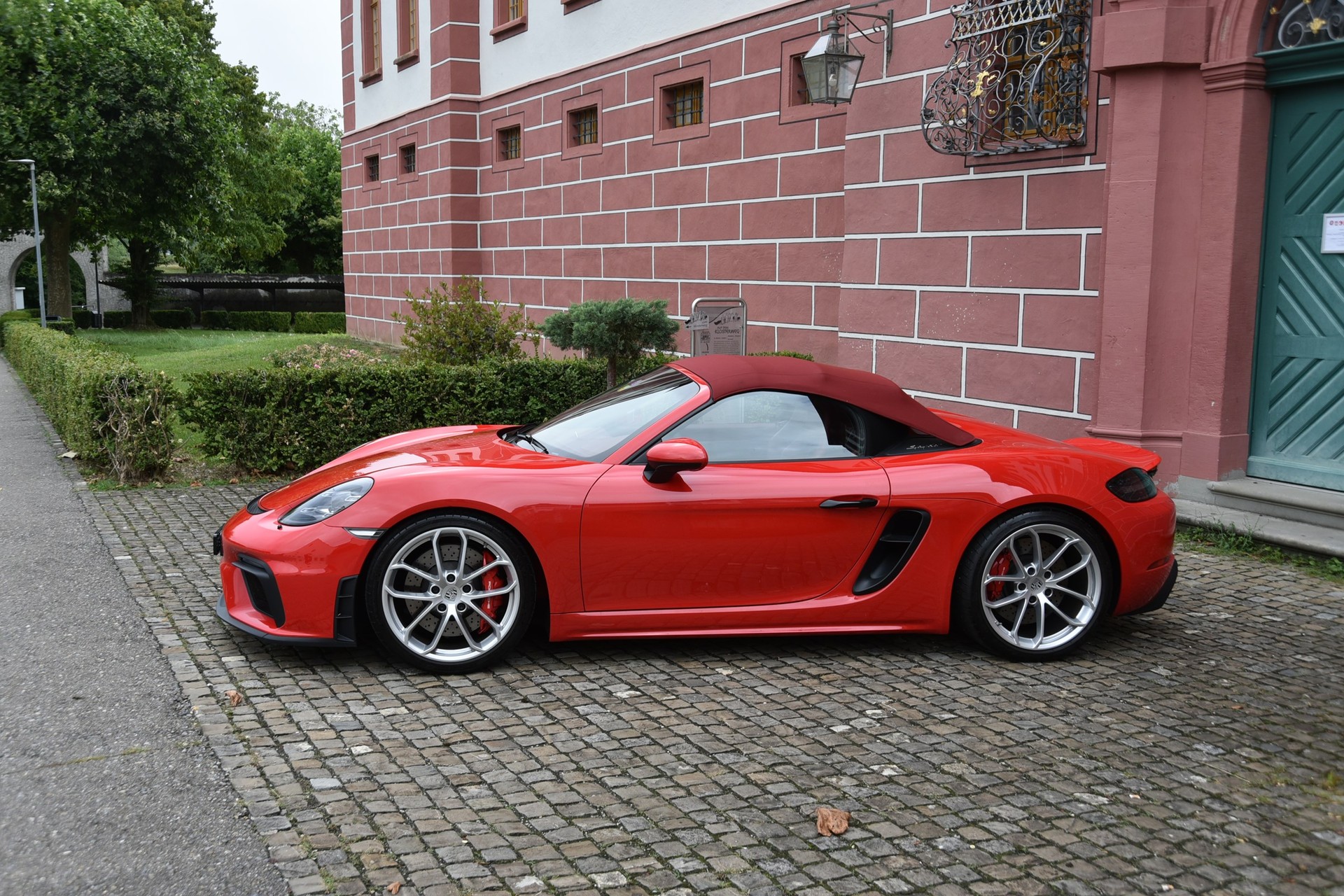 PORSCHE 718 Boxster Spyder-image-2