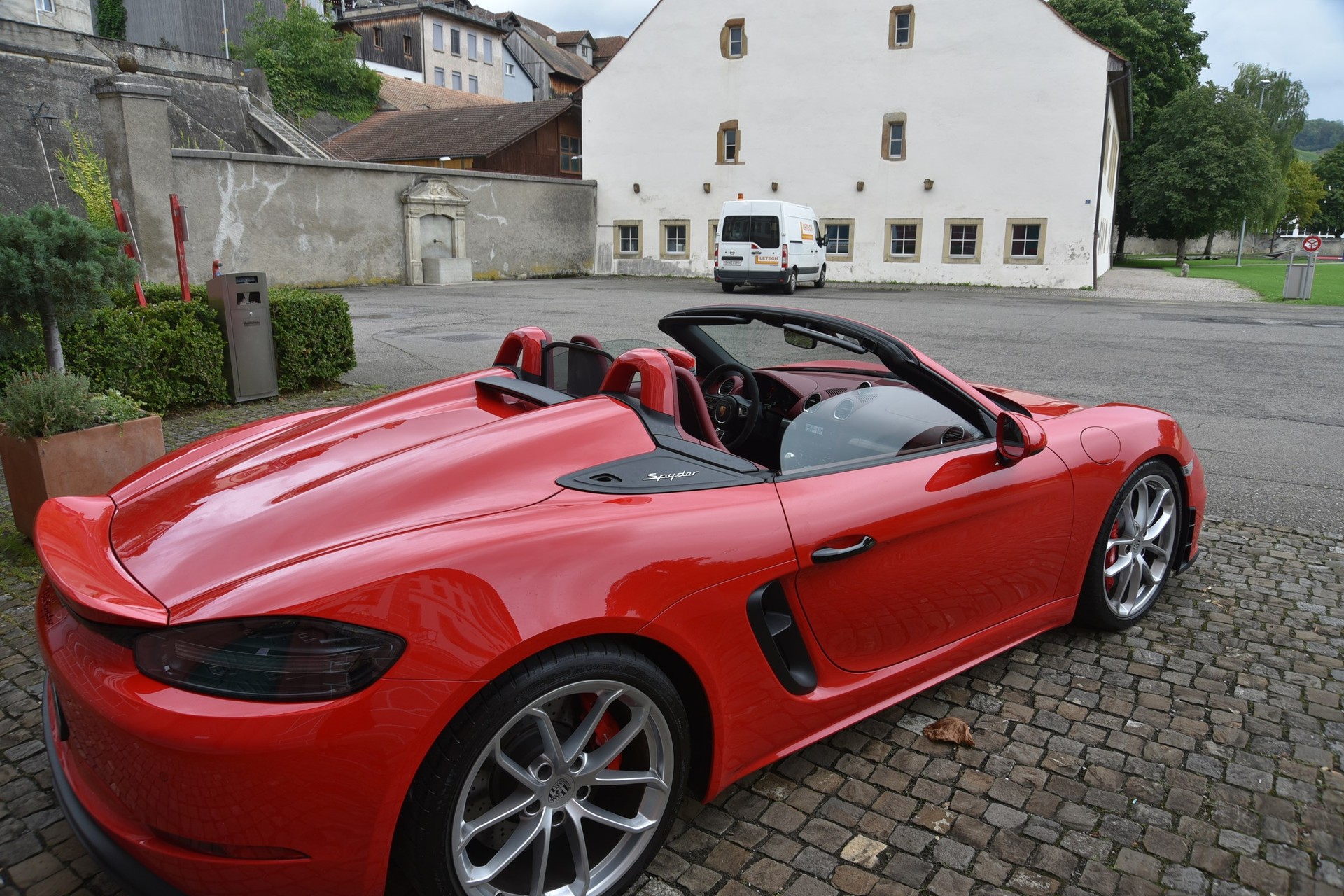 PORSCHE 718 Boxster Spyder-image-7