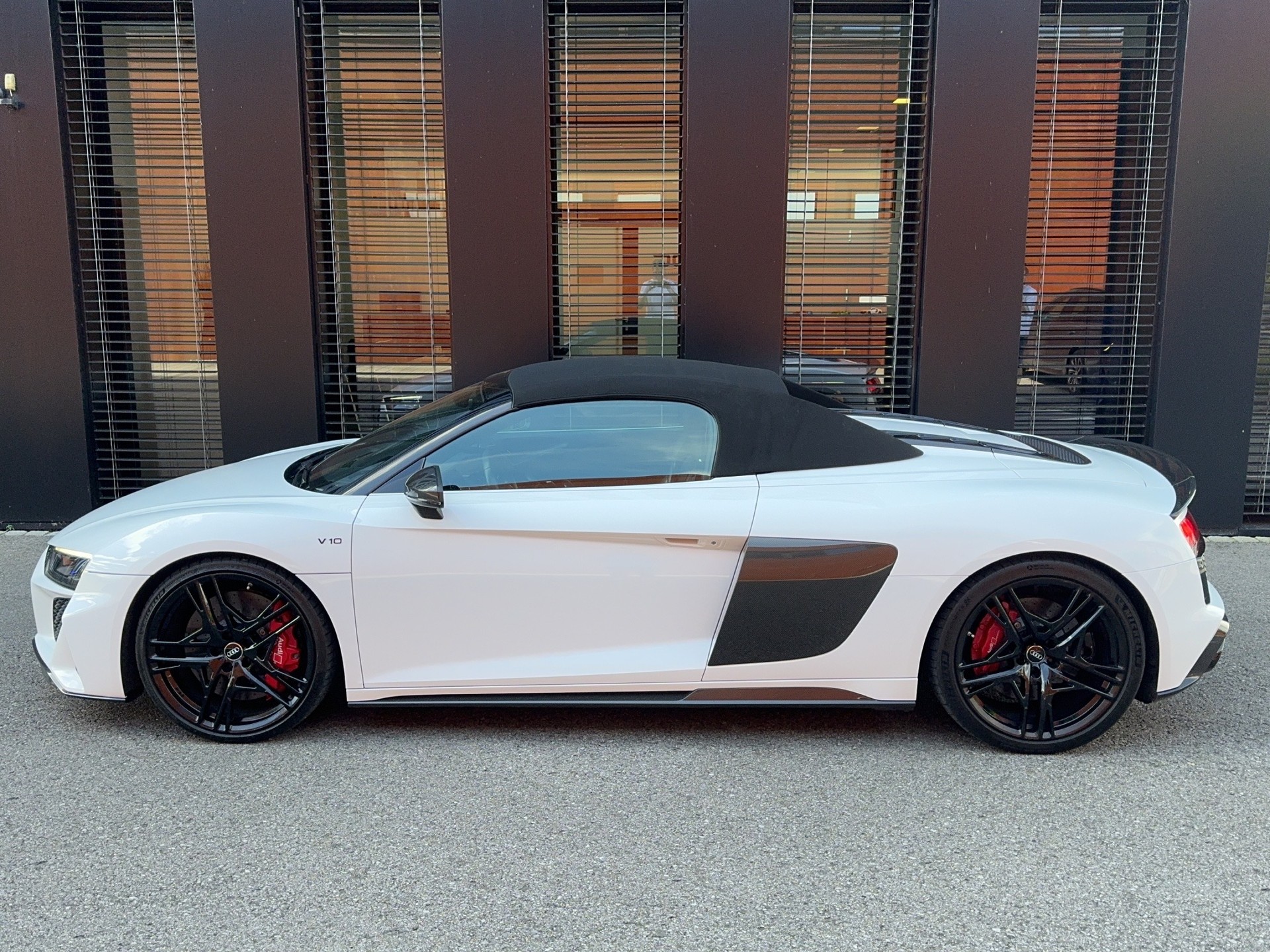 AUDI R8 Spyder performance S-Tronic-image-13
