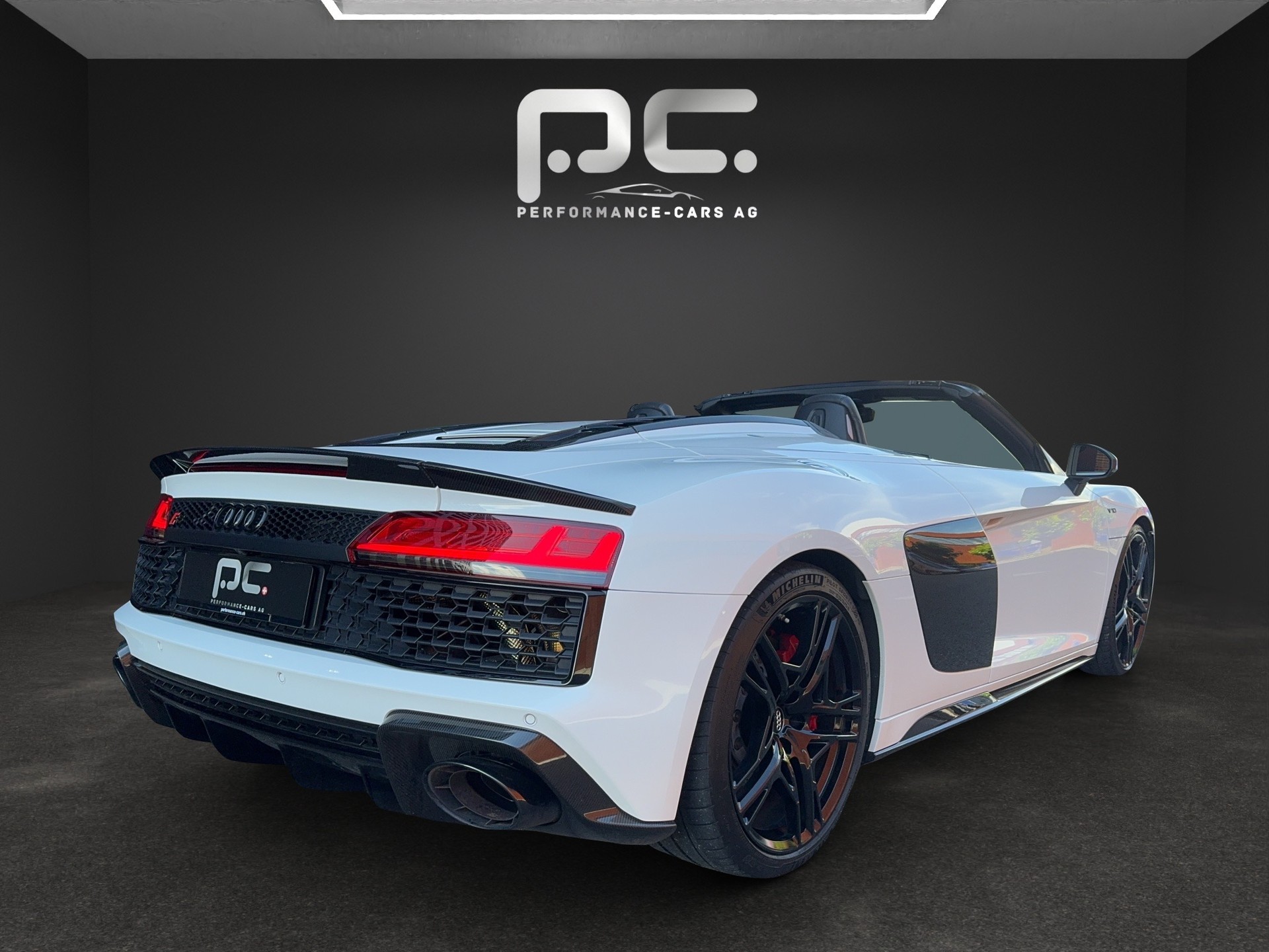 AUDI R8 Spyder performance S-Tronic-image-6