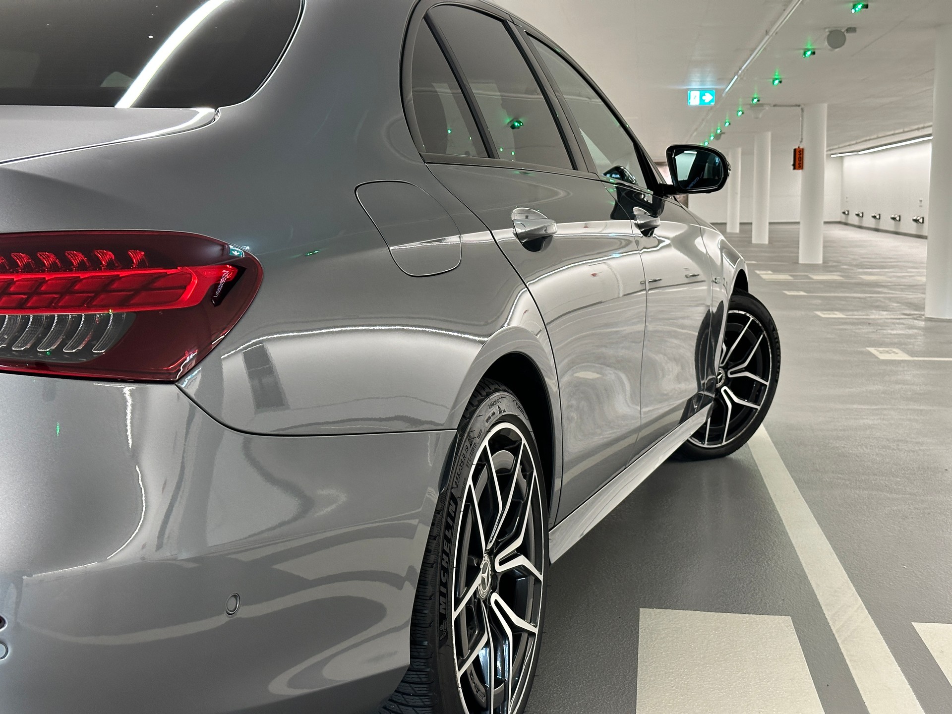 MERCEDES-BENZ E 300 e 4Matic EQ Star 9G-Tronic-image-9