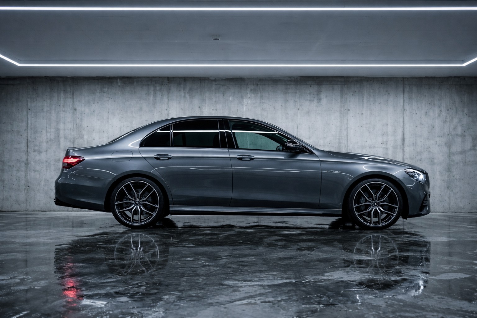 MERCEDES-BENZ E 300 e 4Matic EQ Star 9G-Tronic-image-2