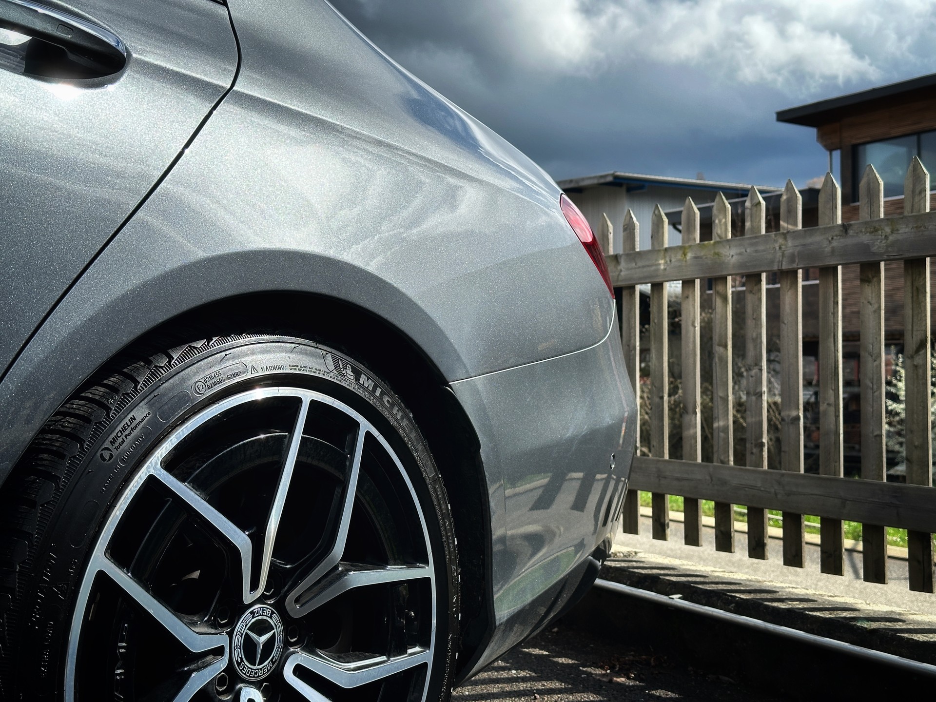 MERCEDES-BENZ E 300 e 4Matic EQ Star 9G-Tronic-image-13