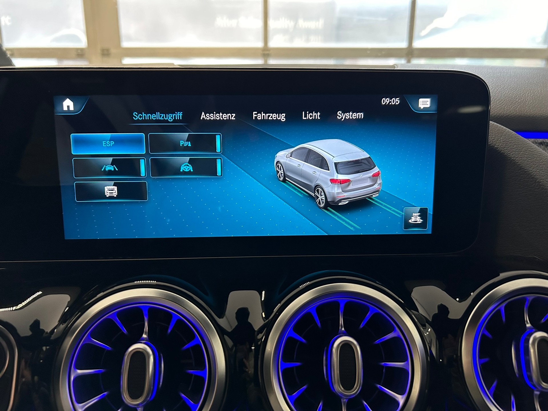 MERCEDES-BENZ B 250 4Matic AMG Line-image-16