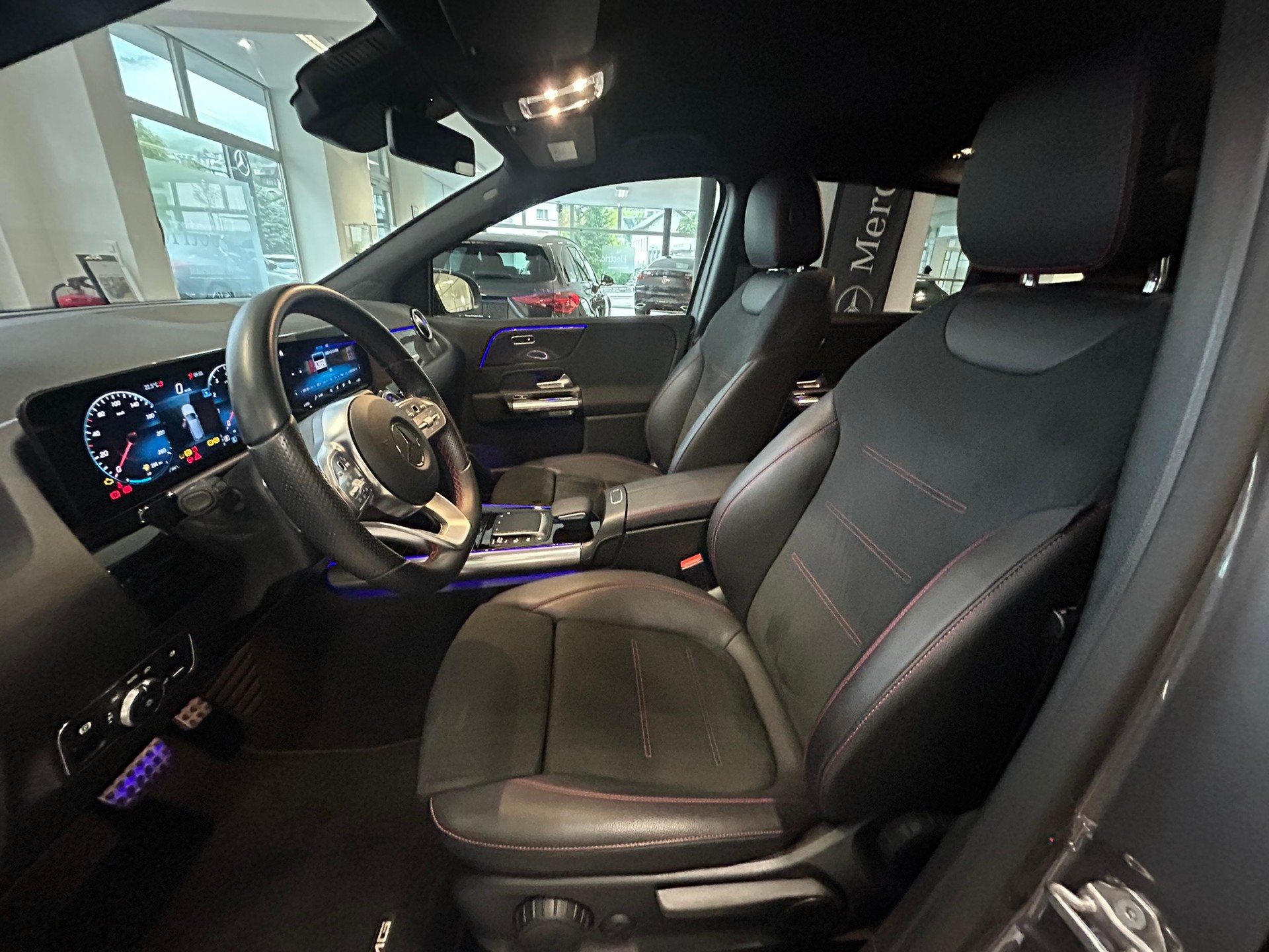 MERCEDES-BENZ B 250 4Matic AMG Line-image-8