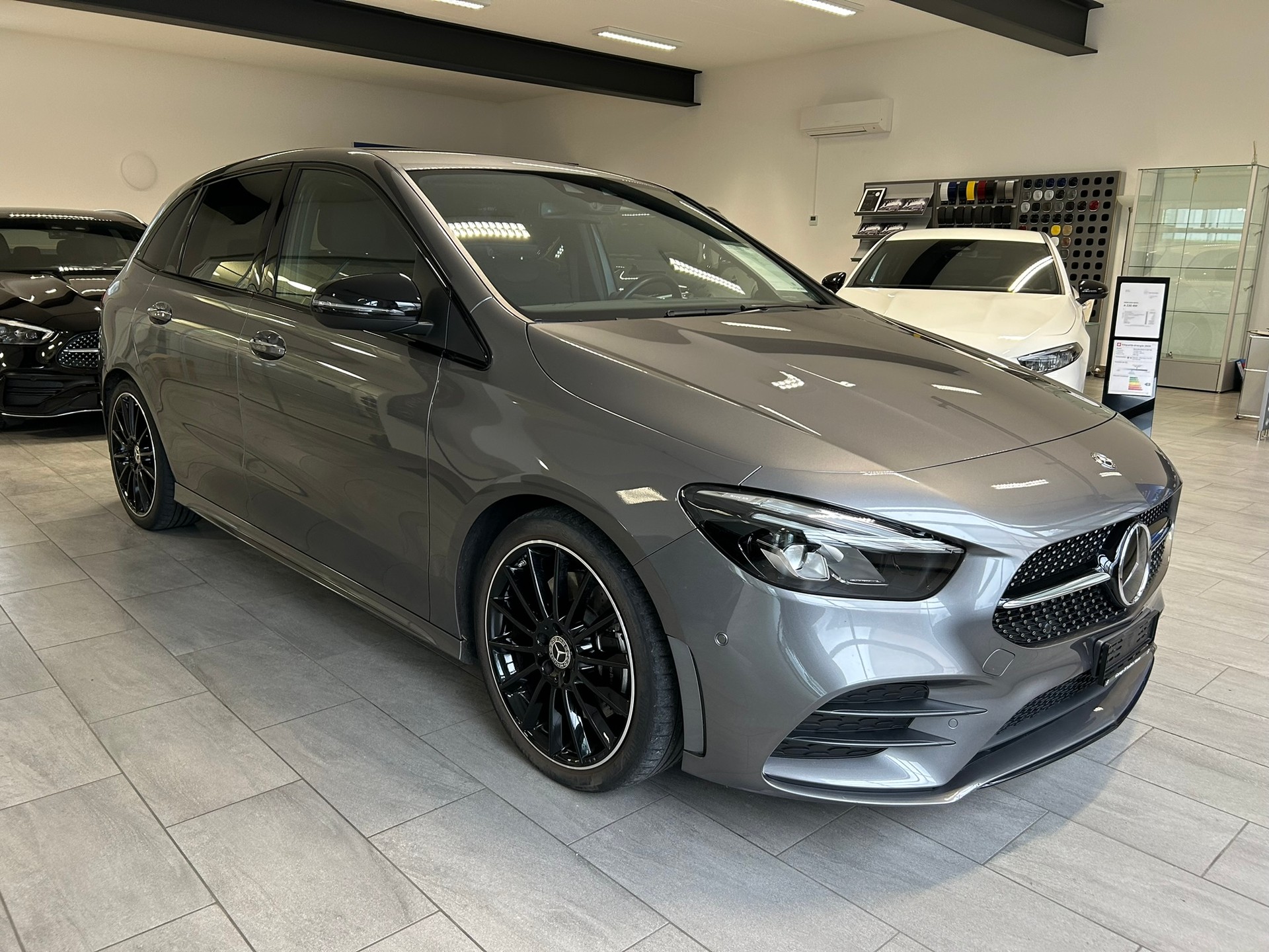 MERCEDES-BENZ B 250 4Matic AMG Line-image-2