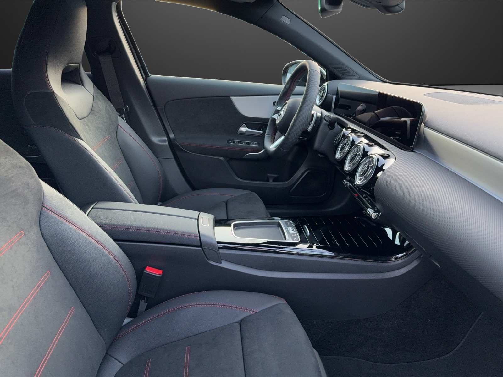 MERCEDES-BENZ A 220 4Matic 8G-DCT-image-11