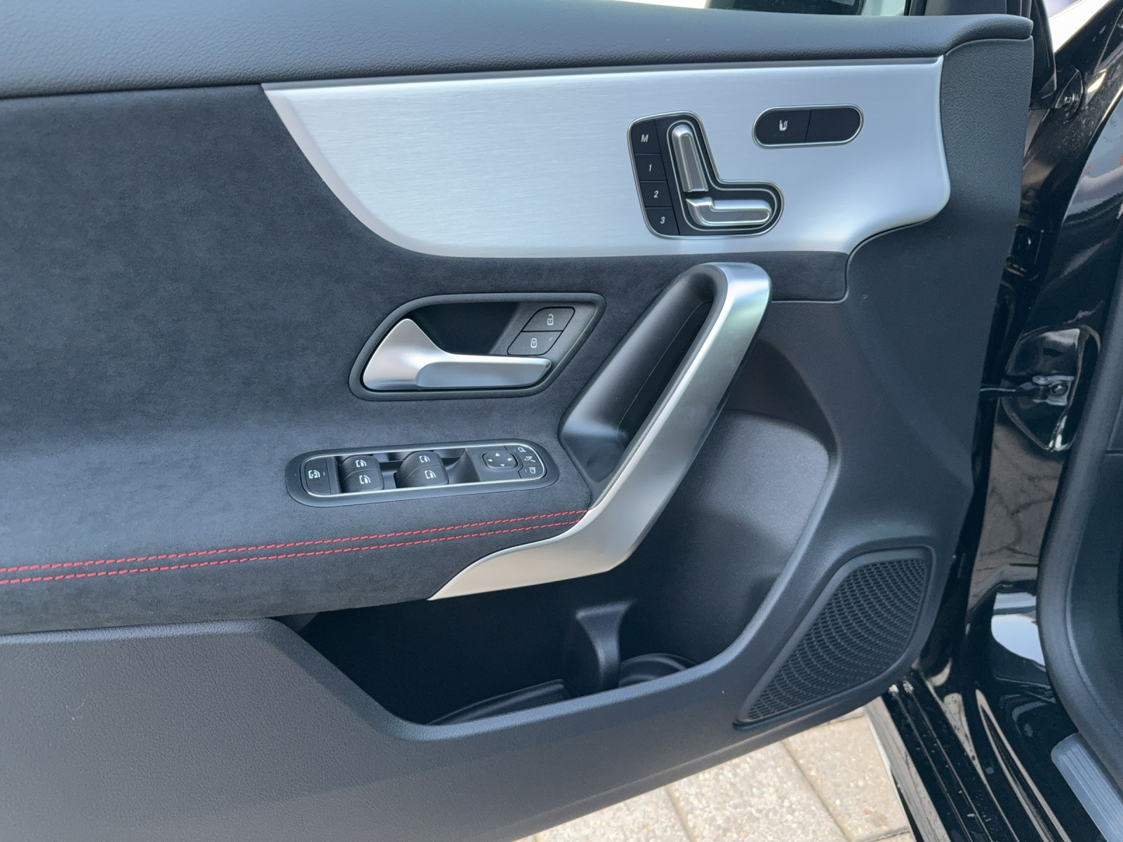 MERCEDES-BENZ A 220 4Matic 8G-DCT-image-12